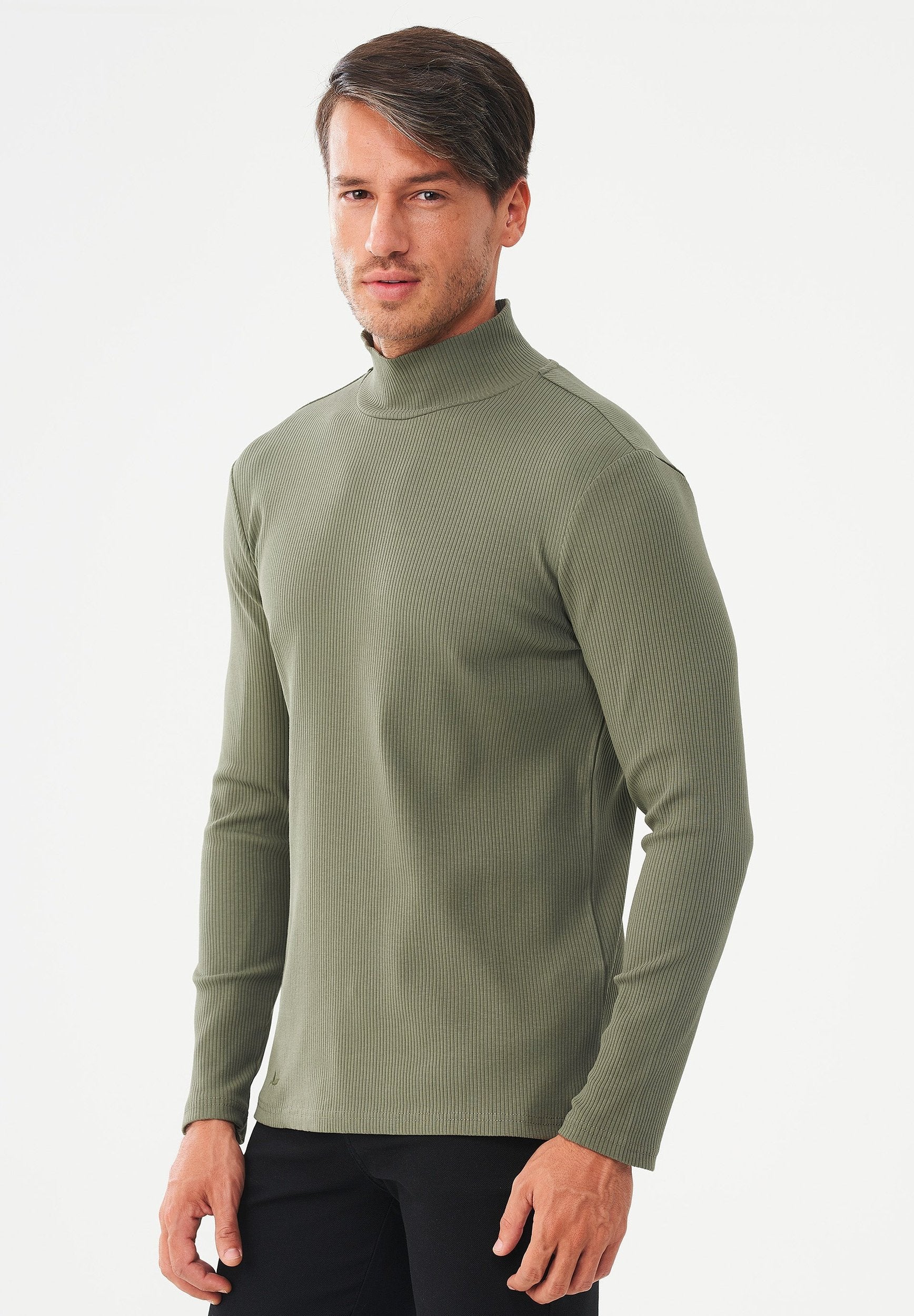 Geripptes Langarmshirt aus Bio-Baumwolle mit Rollkragen