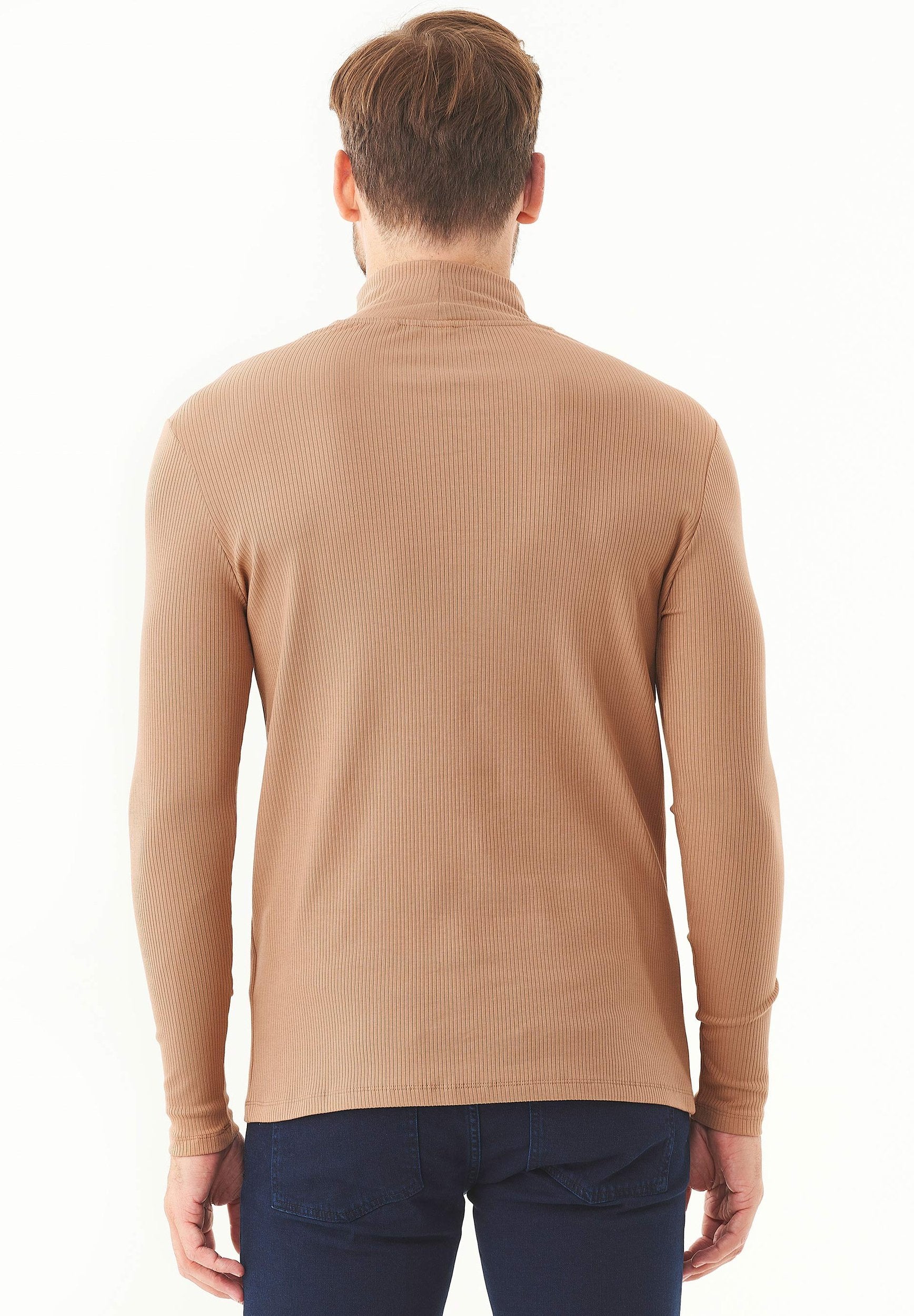 Geripptes Langarmshirt aus Bio-Baumwolle mit Rollkragen
