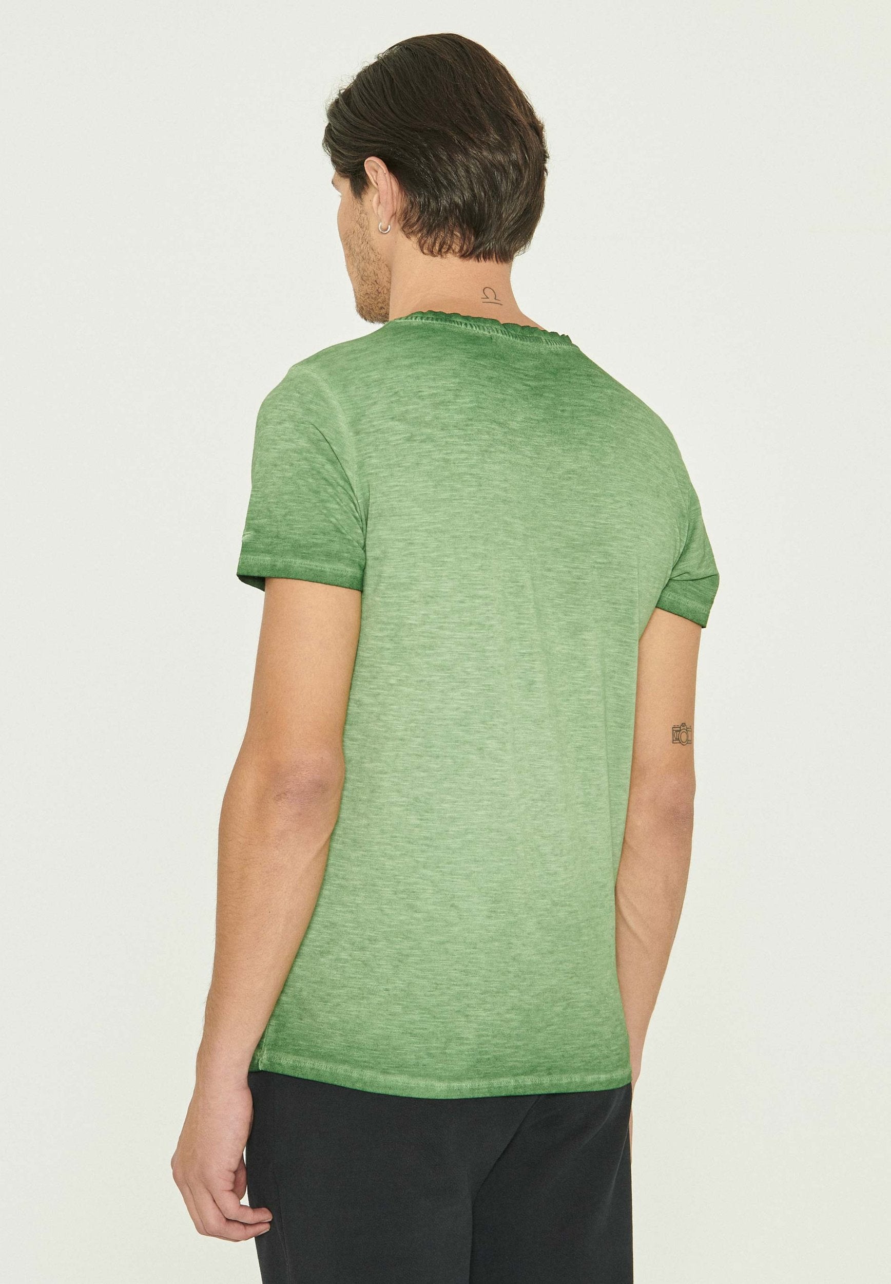 Garment Dyed T-Shirt aus Bio-Baumwolle mit Print