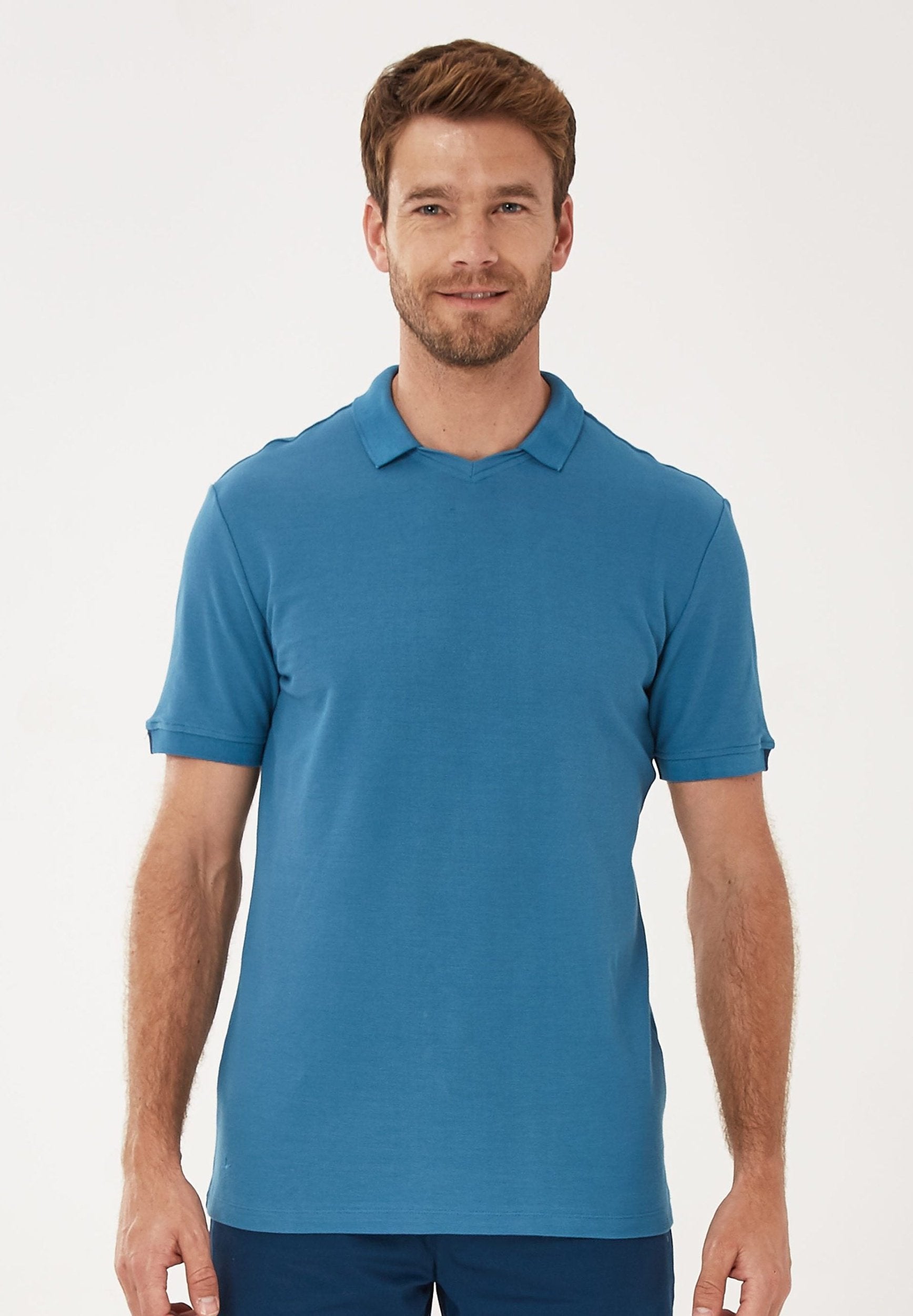 Poloshirt aus Bio-Baumwolle mit V-Ausschnitt | Nachhaltige Herrenmode