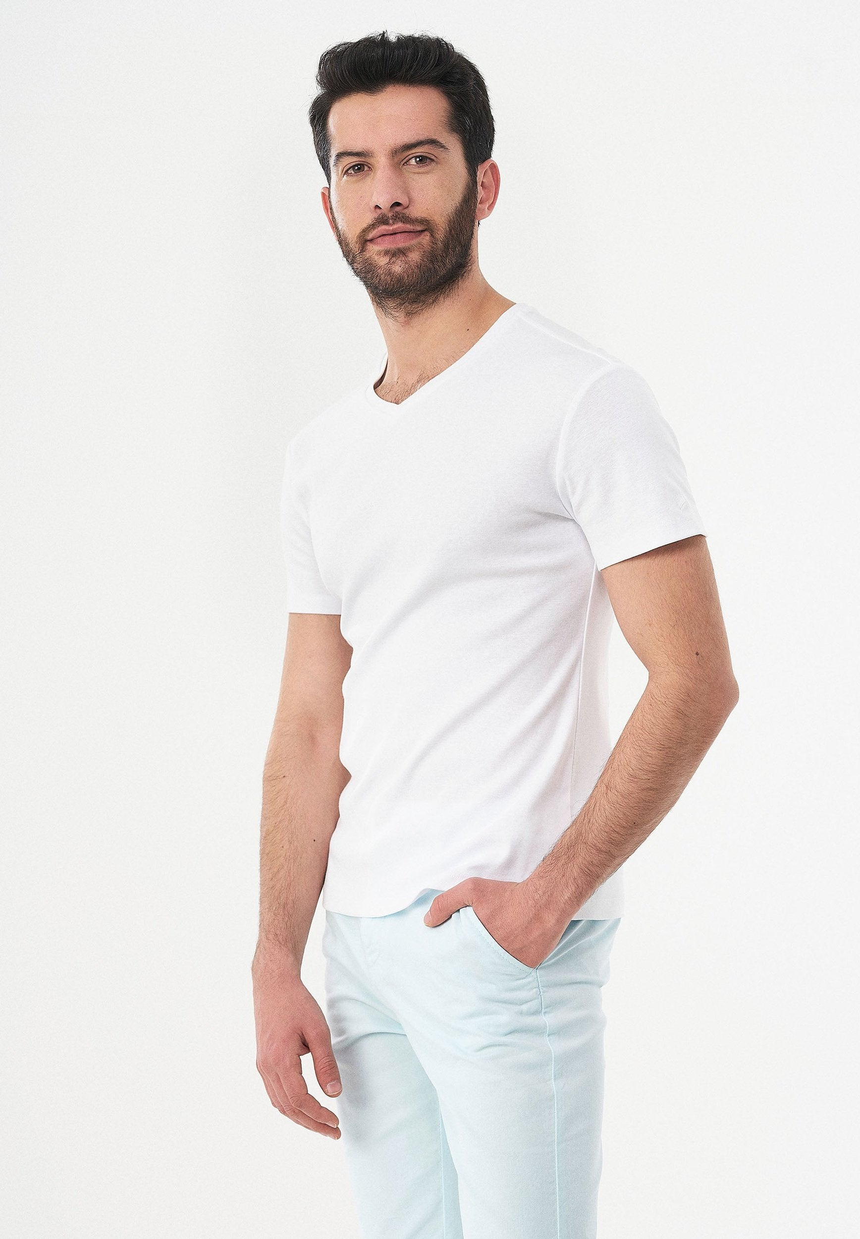 Geripptes T-Shirt aus Bio-Baumwolle mit V-Ausschnitt