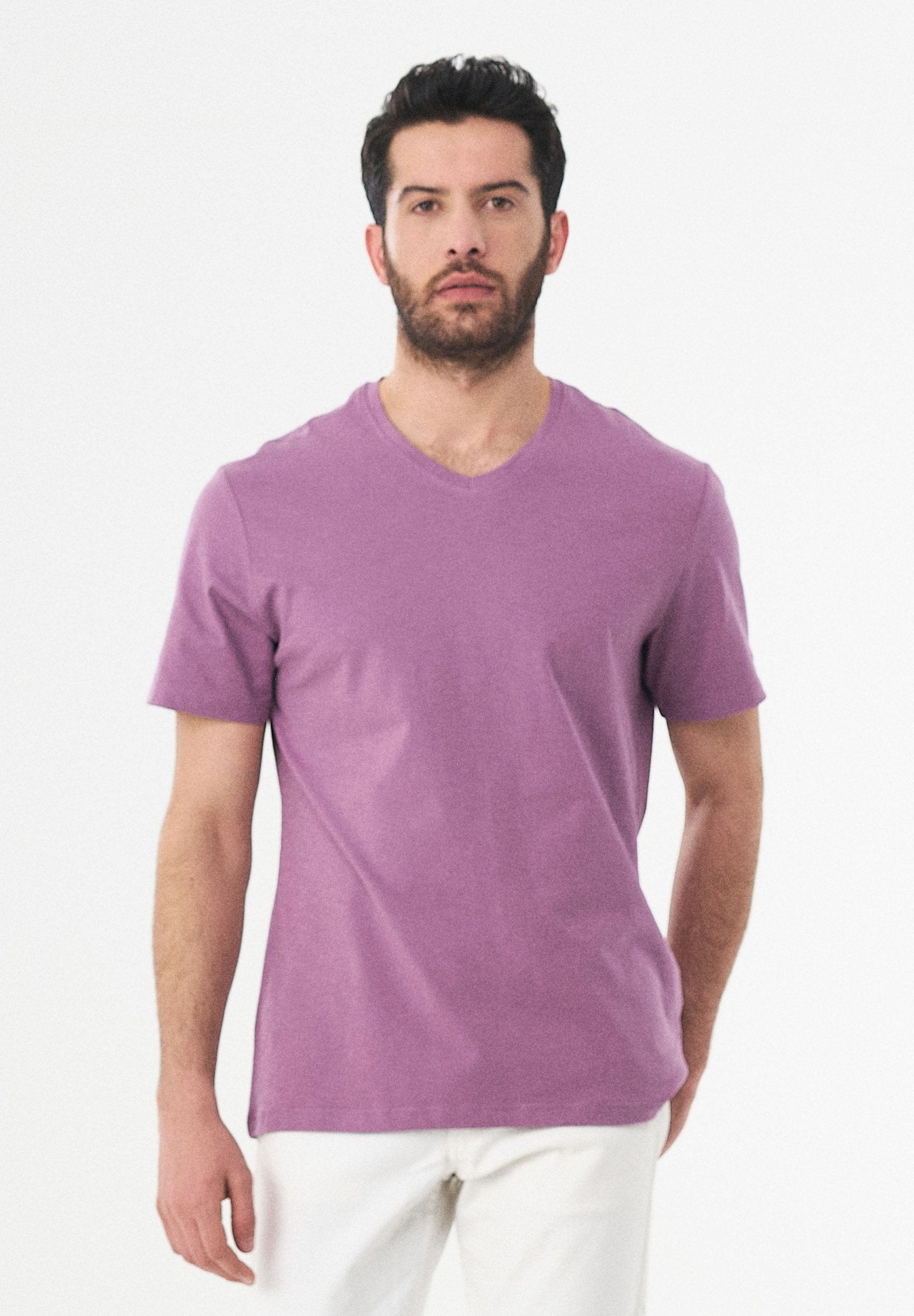 Basic T-Shirt aus Bio-Baumwolle mit V-Ausschnitt