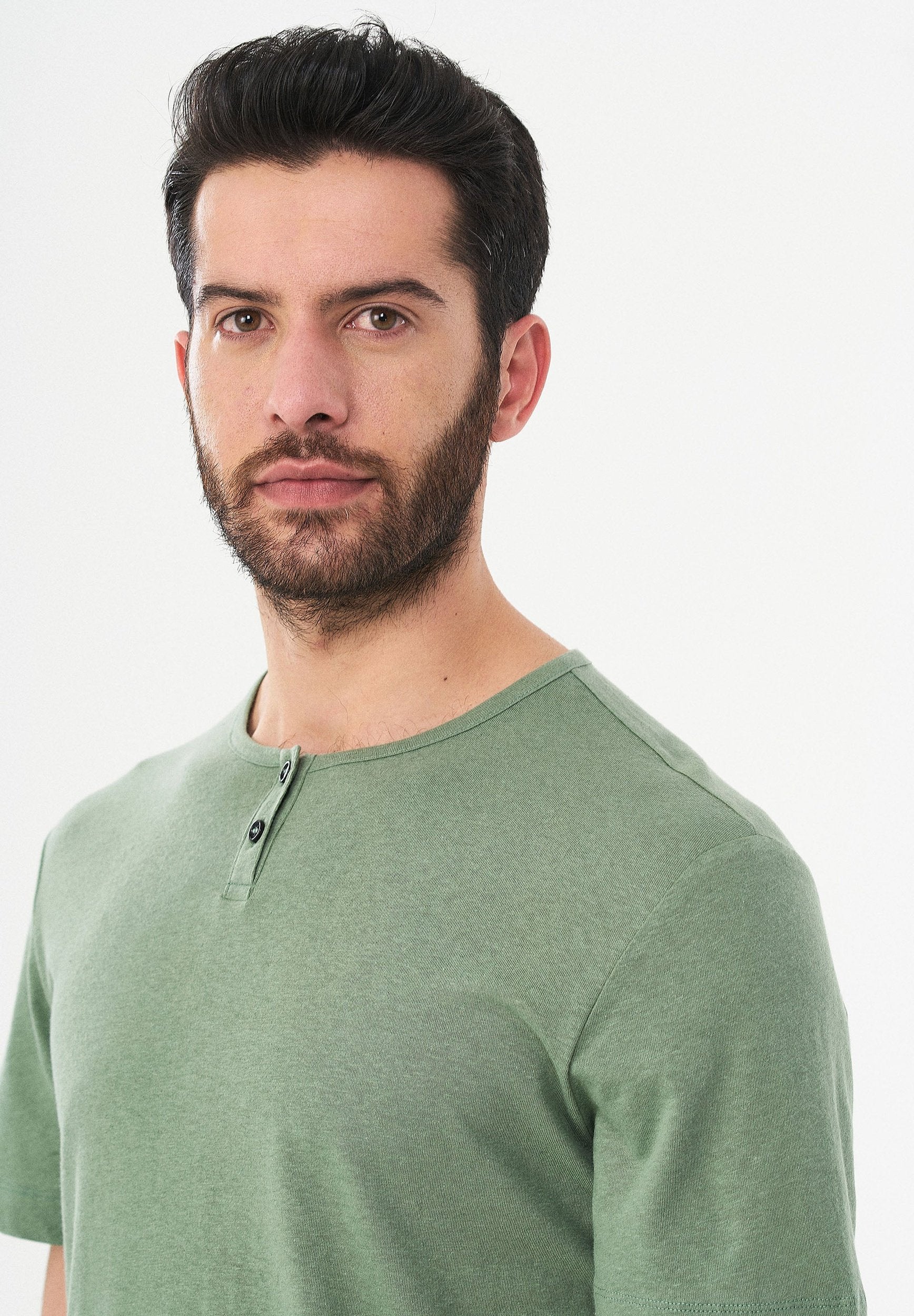 Henley-Shirt aus Bio-Baumwolle und Leinen