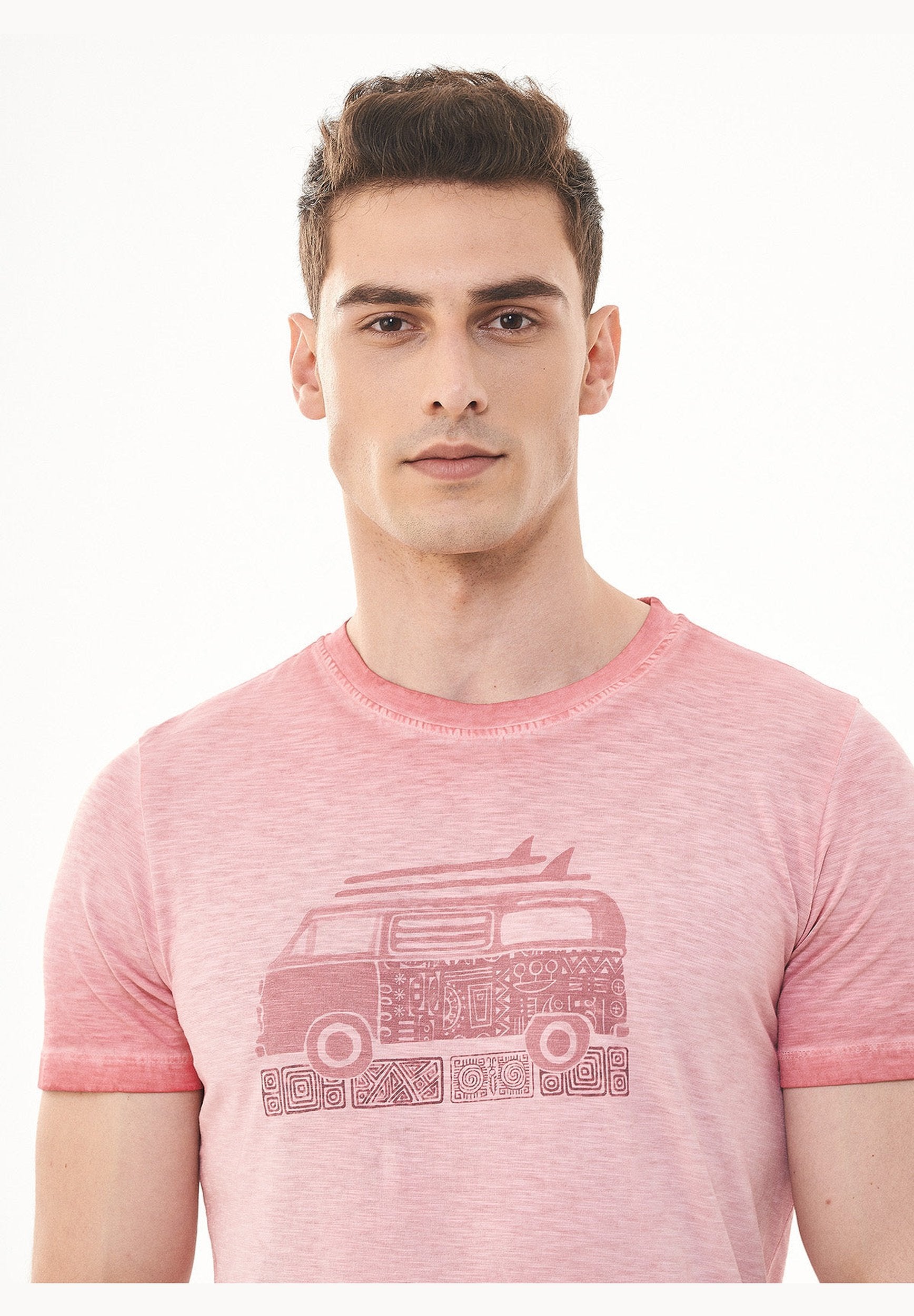 Garment Dyed T-Shirt aus Bio-Baumwolle mit Print