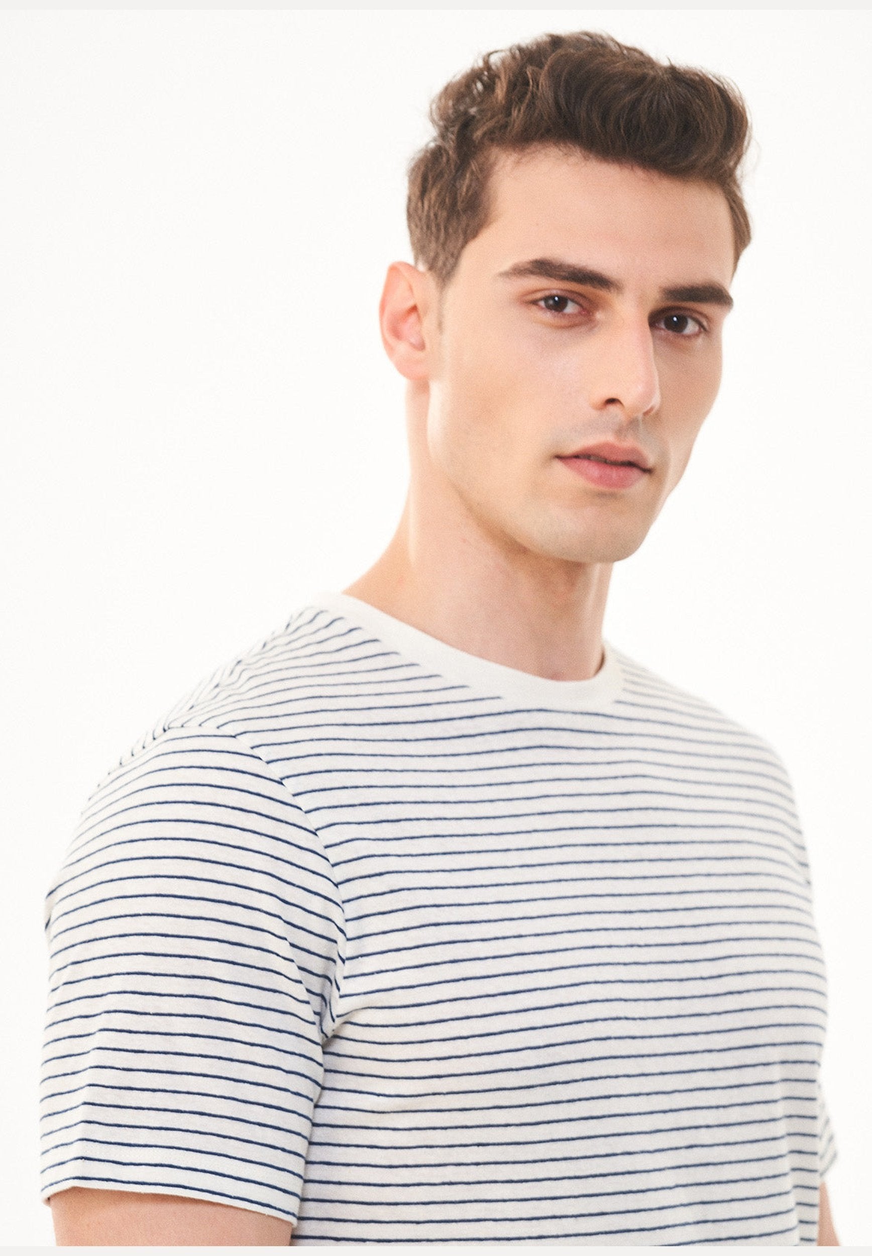 Gestreiftes T-Shirt aus Bio-Baumwolle und Leinen