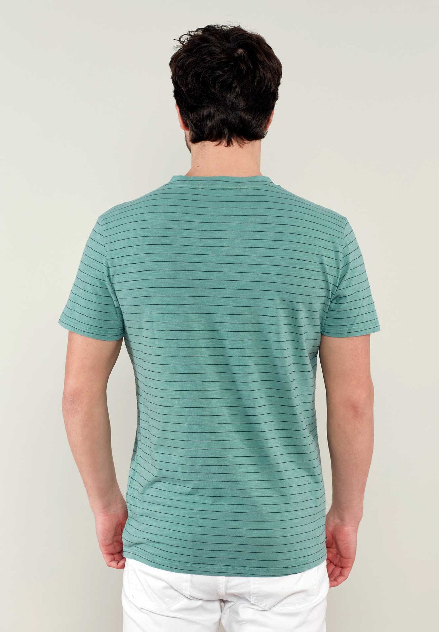 Ringelshirt aus Bio-Baumwolle mit V-Ausschnitt