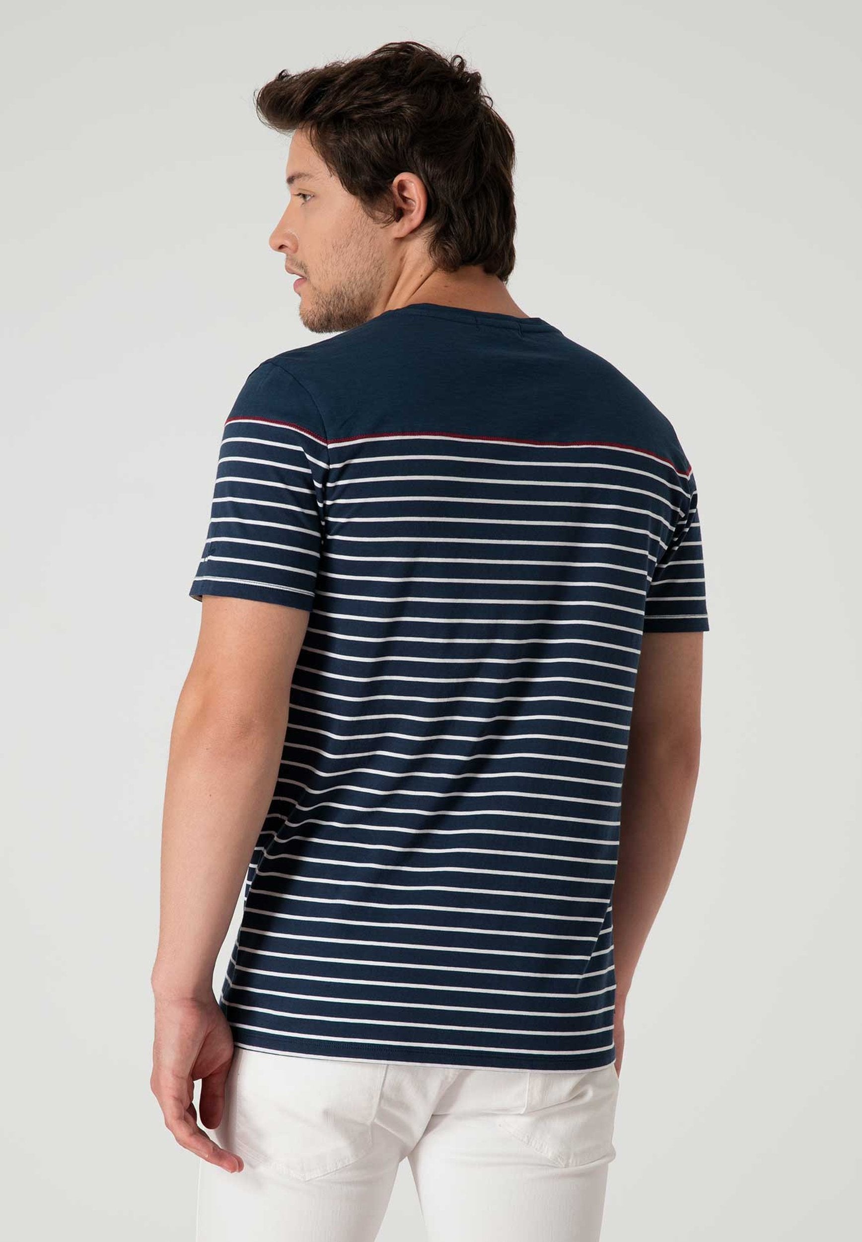 Ringelshirt aus Bio-Baumwolle mit Rundhalsausschnitt