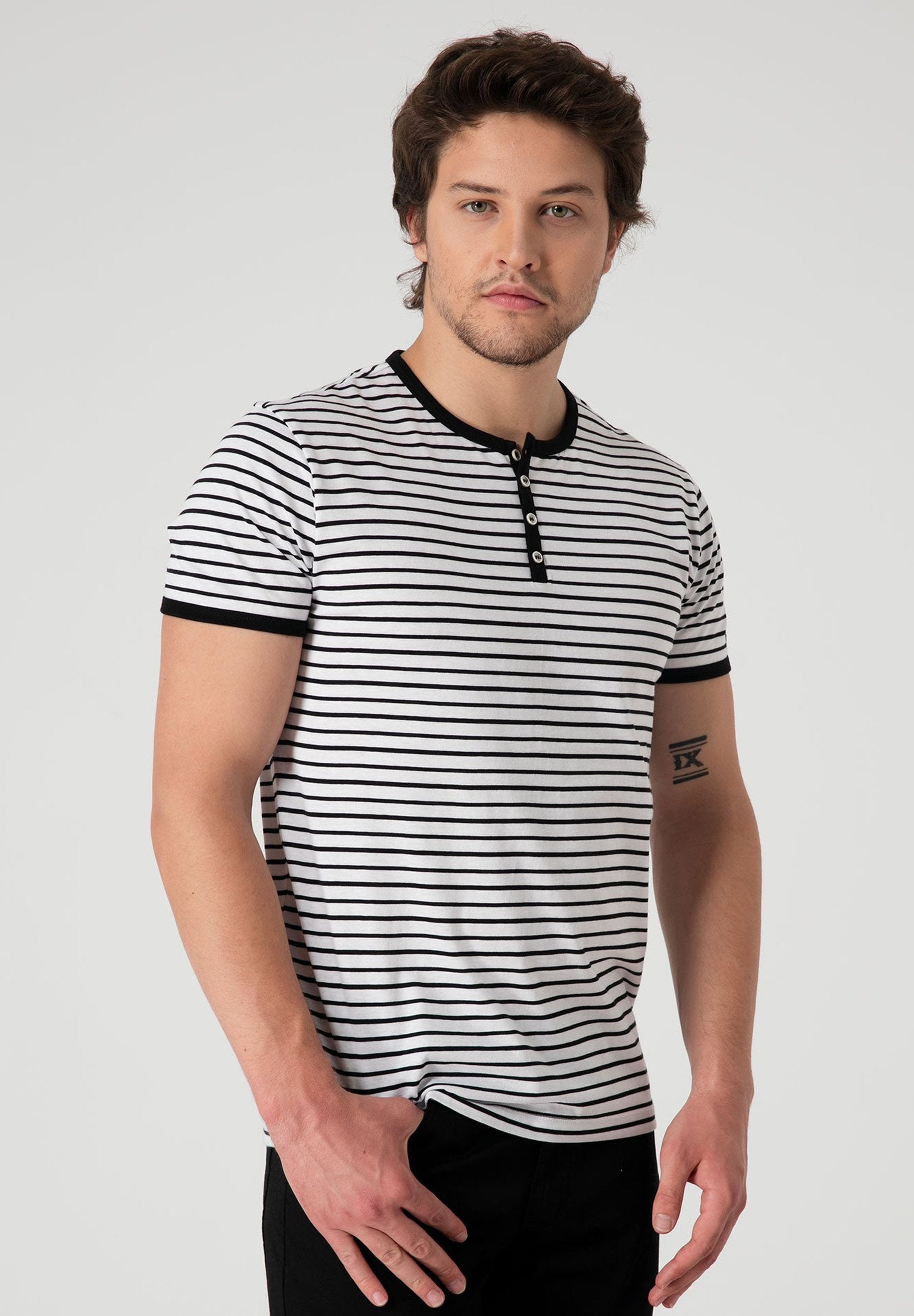 Gestreiftes Henleyshirt aus Bio-Baumwolle