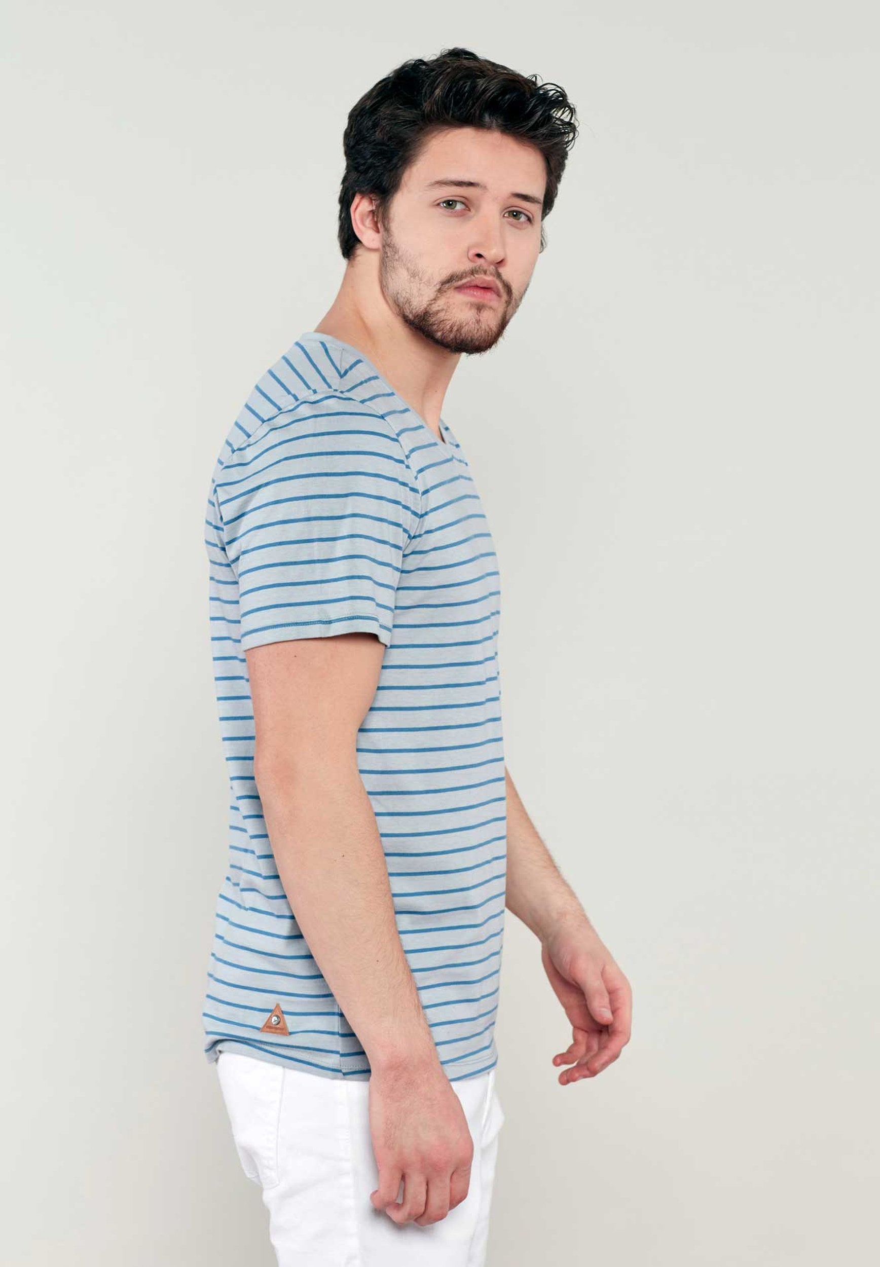 Ringelshirt aus Bio-Baumwolle mit V-Ausschnitt