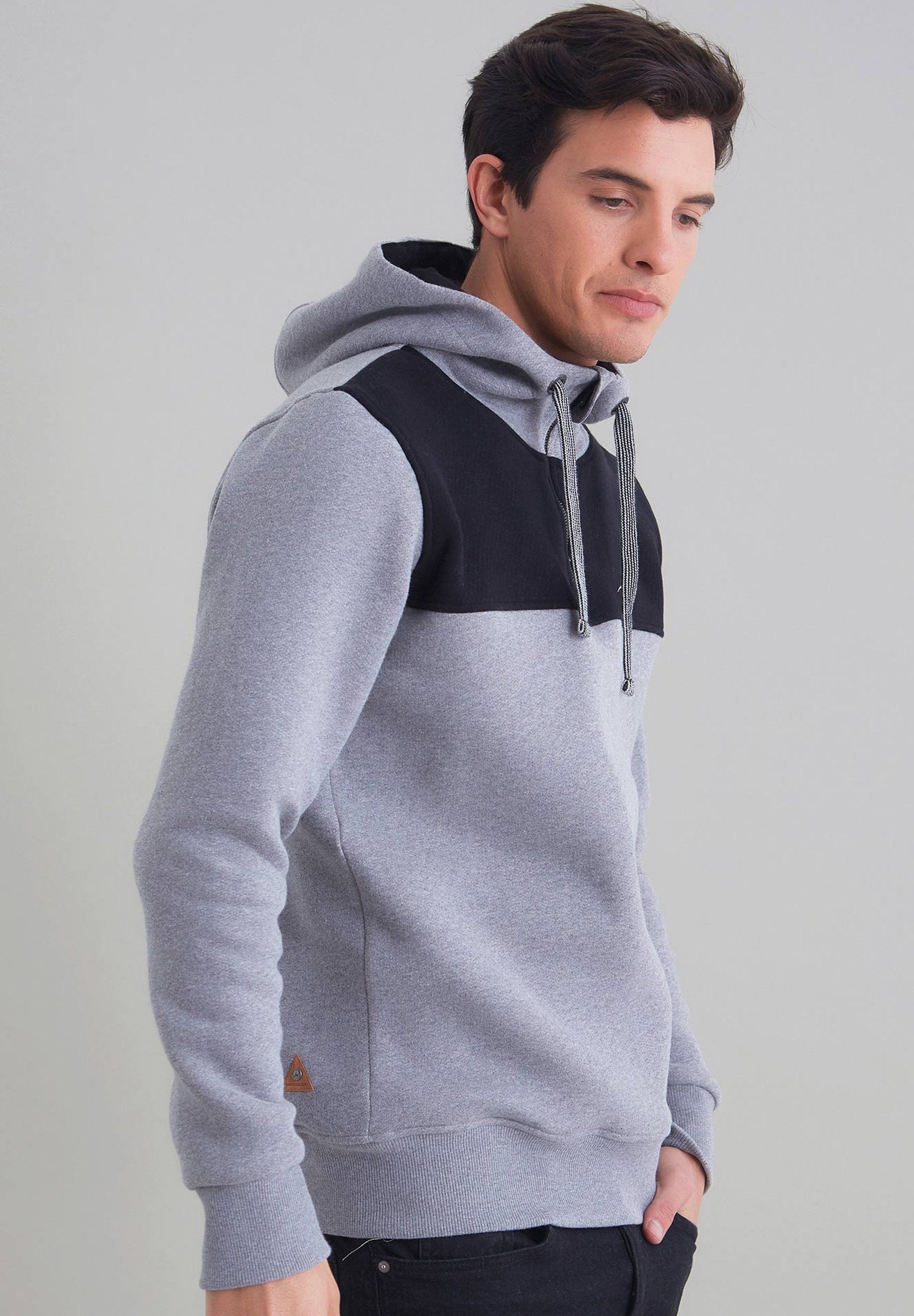 Kapuzensweater aus Bio-Baumwolle mit Kontrast Schulterpasse