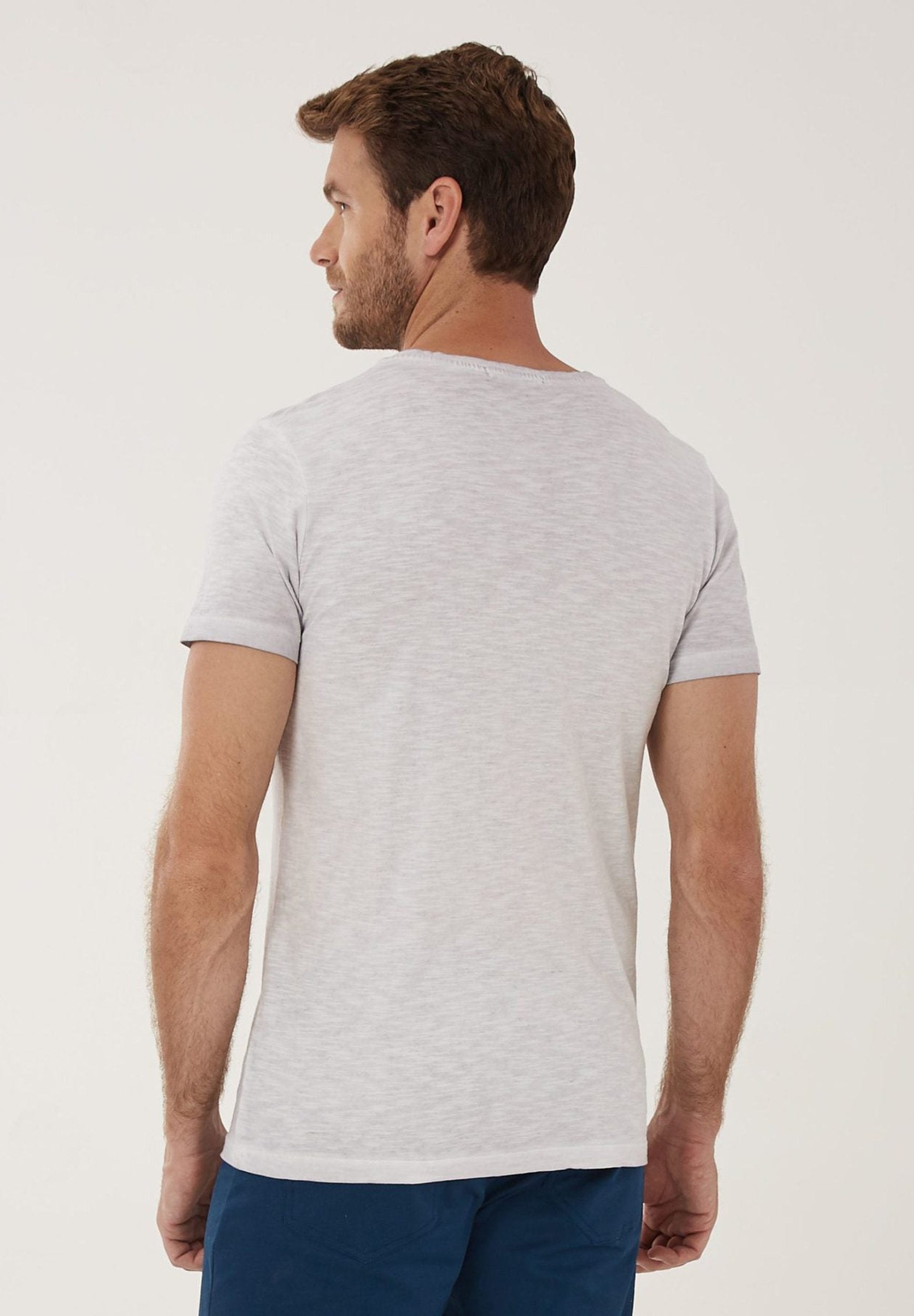 Garment Dyed T-Shirt aus Bio-Baumwolle mit Print