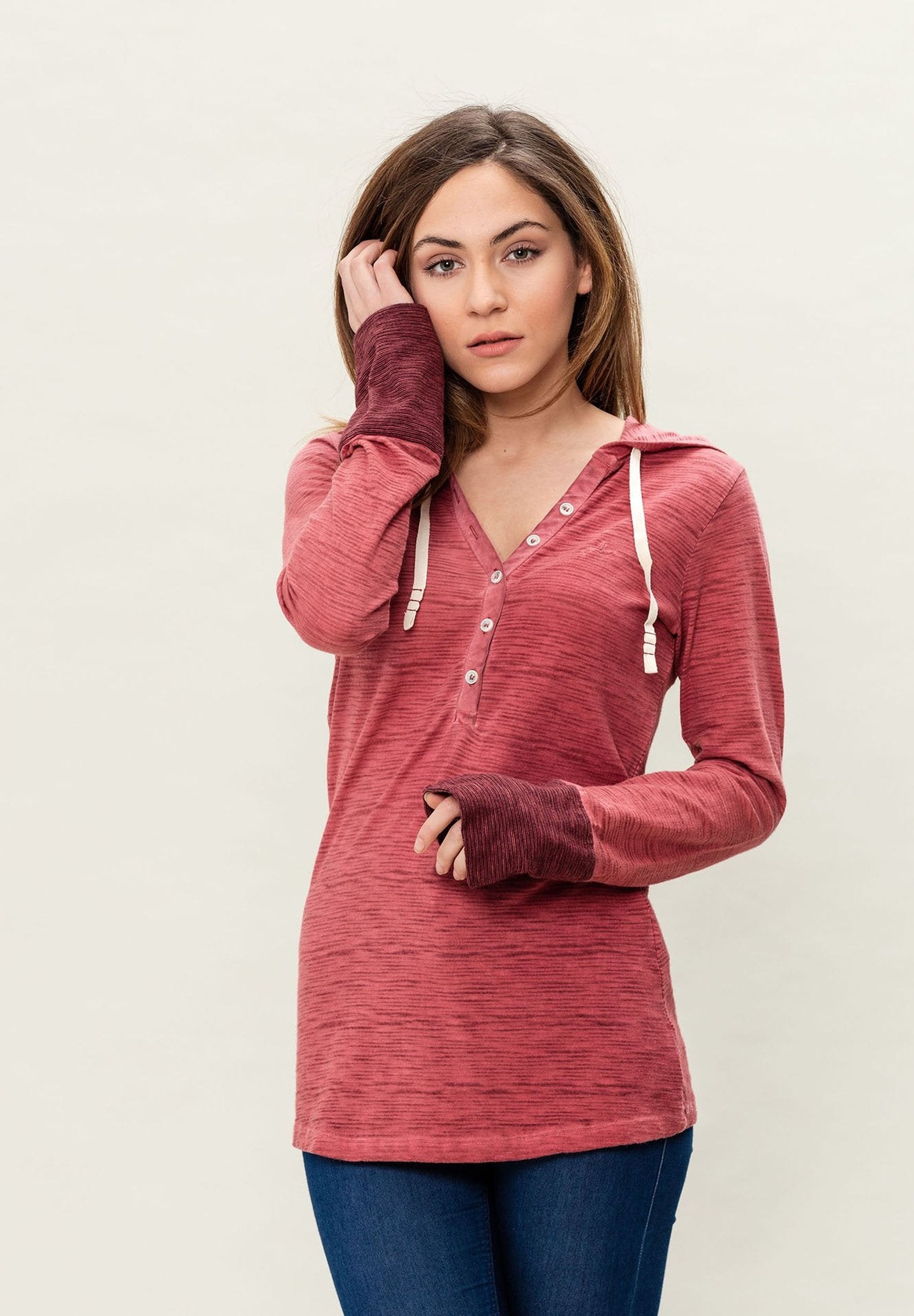 Garment Dyed Langarm Kapuzenshirt aus Bio-Baumwolle