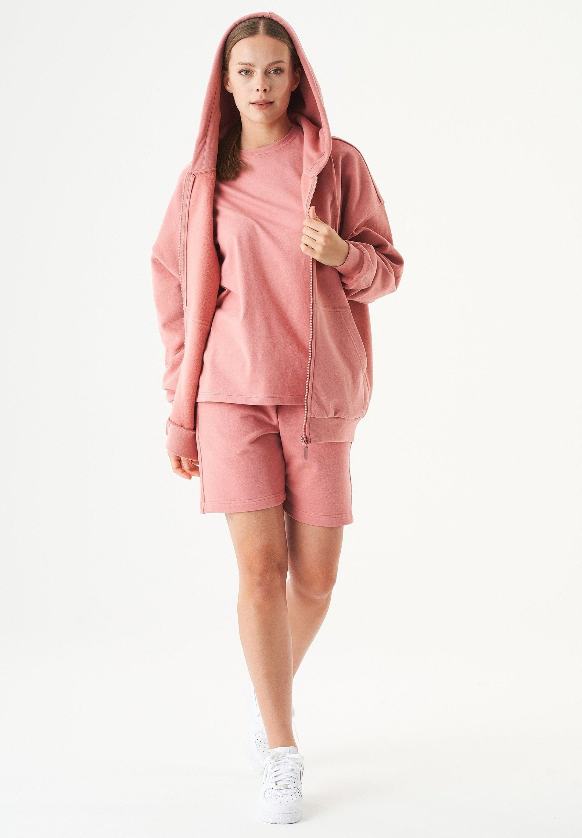 SHEYMA Sweatshorts aus Bio-Baumwolle