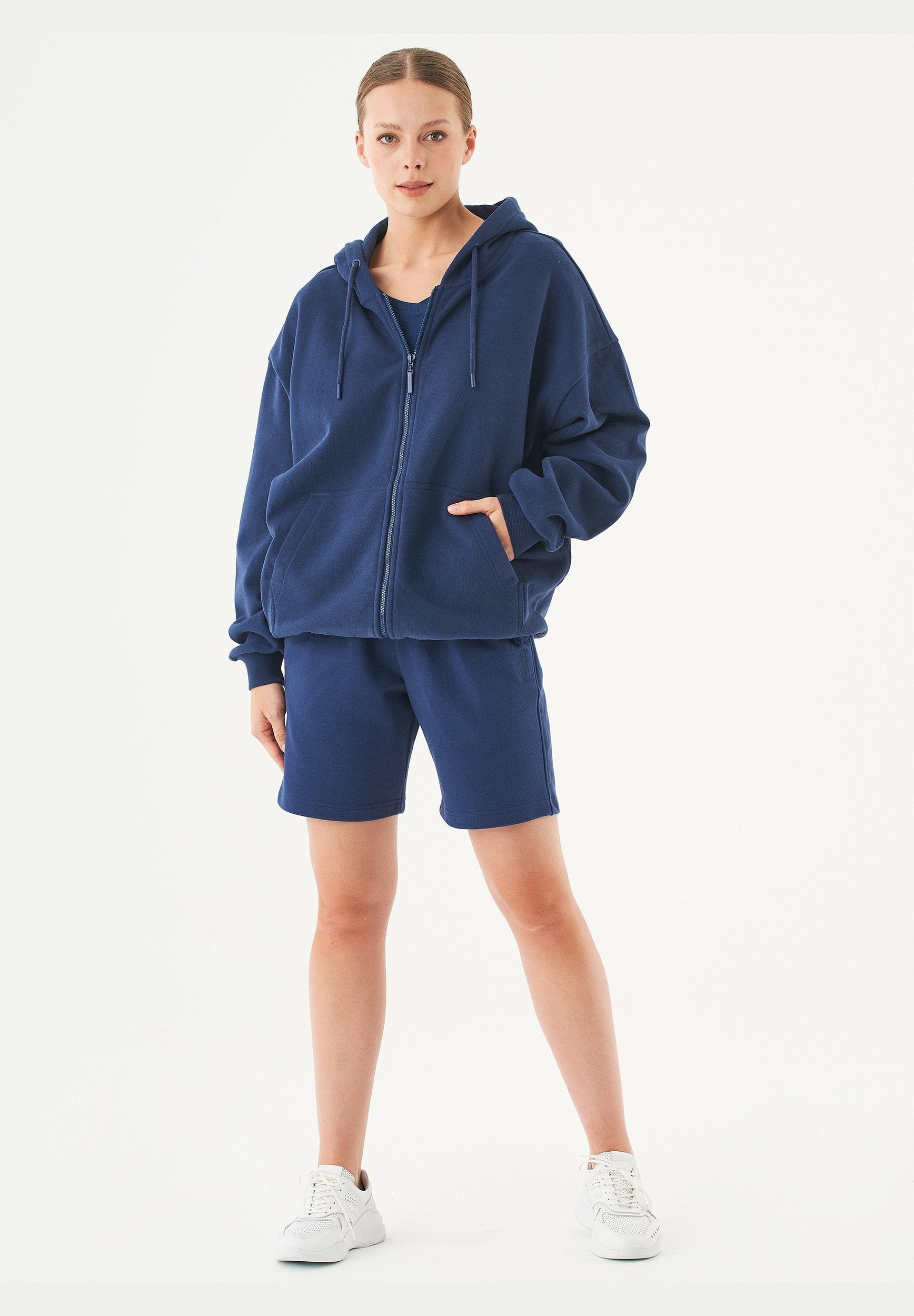 SHEYMA Sweatshorts aus Bio-Baumwolle