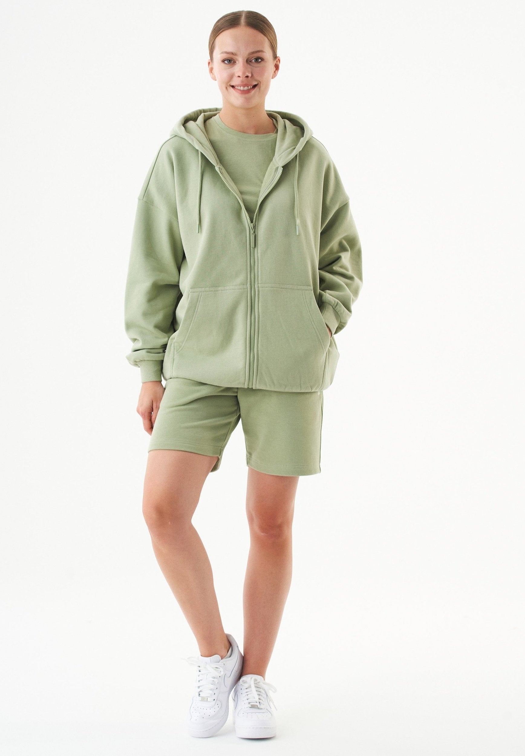 ESSENTIALS-SHEYMA- Shorts aus Bio-Baumwolle