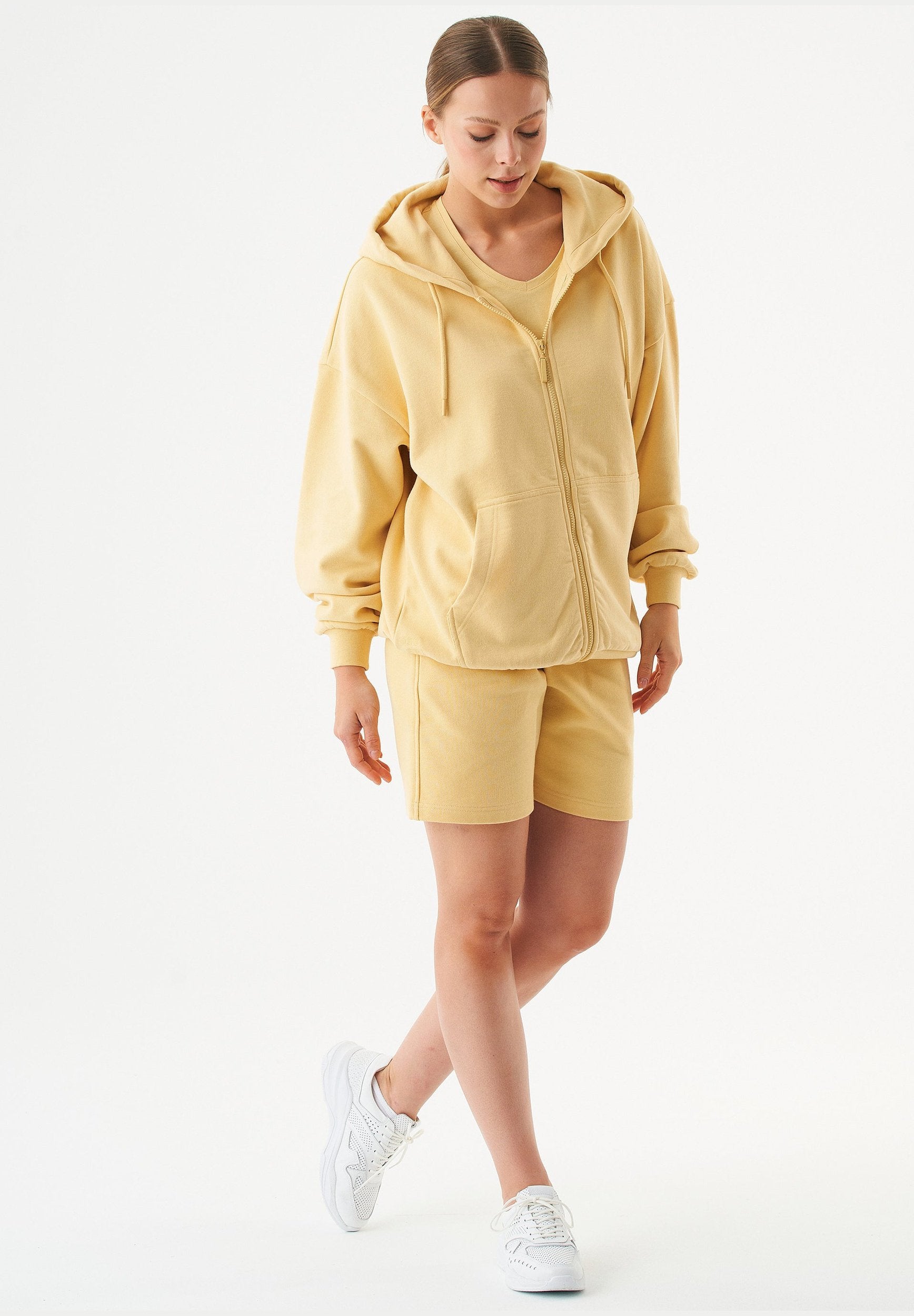 SHEYMA Sweatshorts aus Bio-Baumwolle