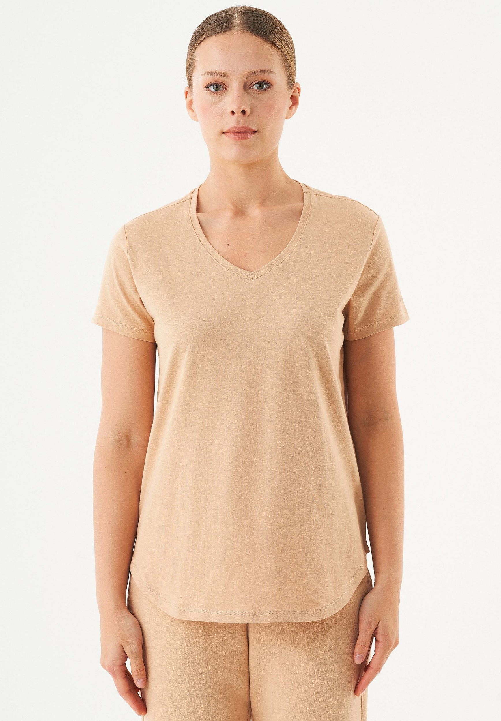TUBA Basic T-Shirt aus Bio-Baumwolle mit V-Ausschnitt