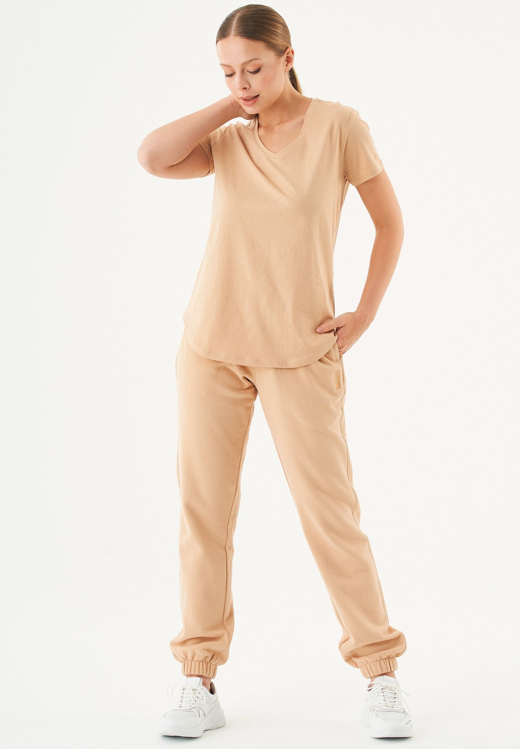 TUBA Basic T-Shirt aus Bio-Baumwolle mit V-Ausschnitt