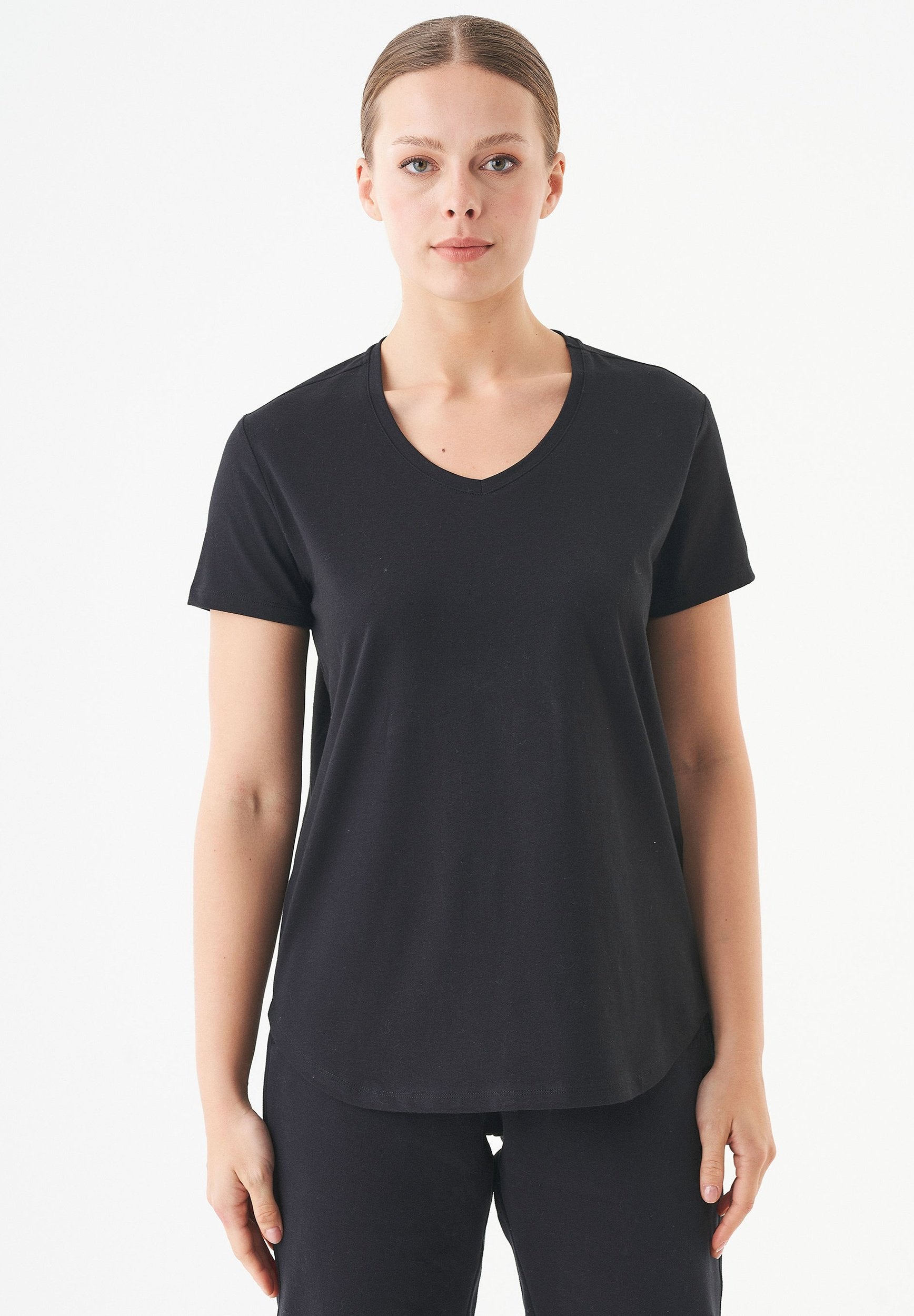 TUBA Basic T-Shirt aus Bio-Baumwolle mit V-Ausschnitt