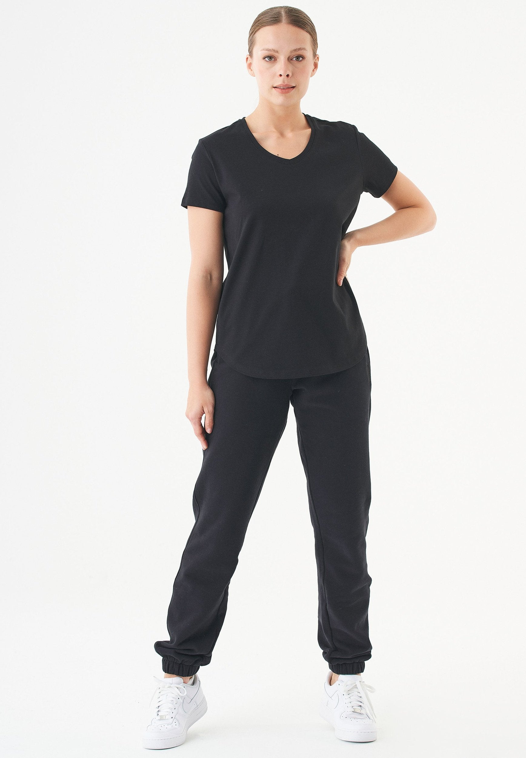 TUBA Basic T-Shirt aus Bio-Baumwolle mit V-Ausschnitt