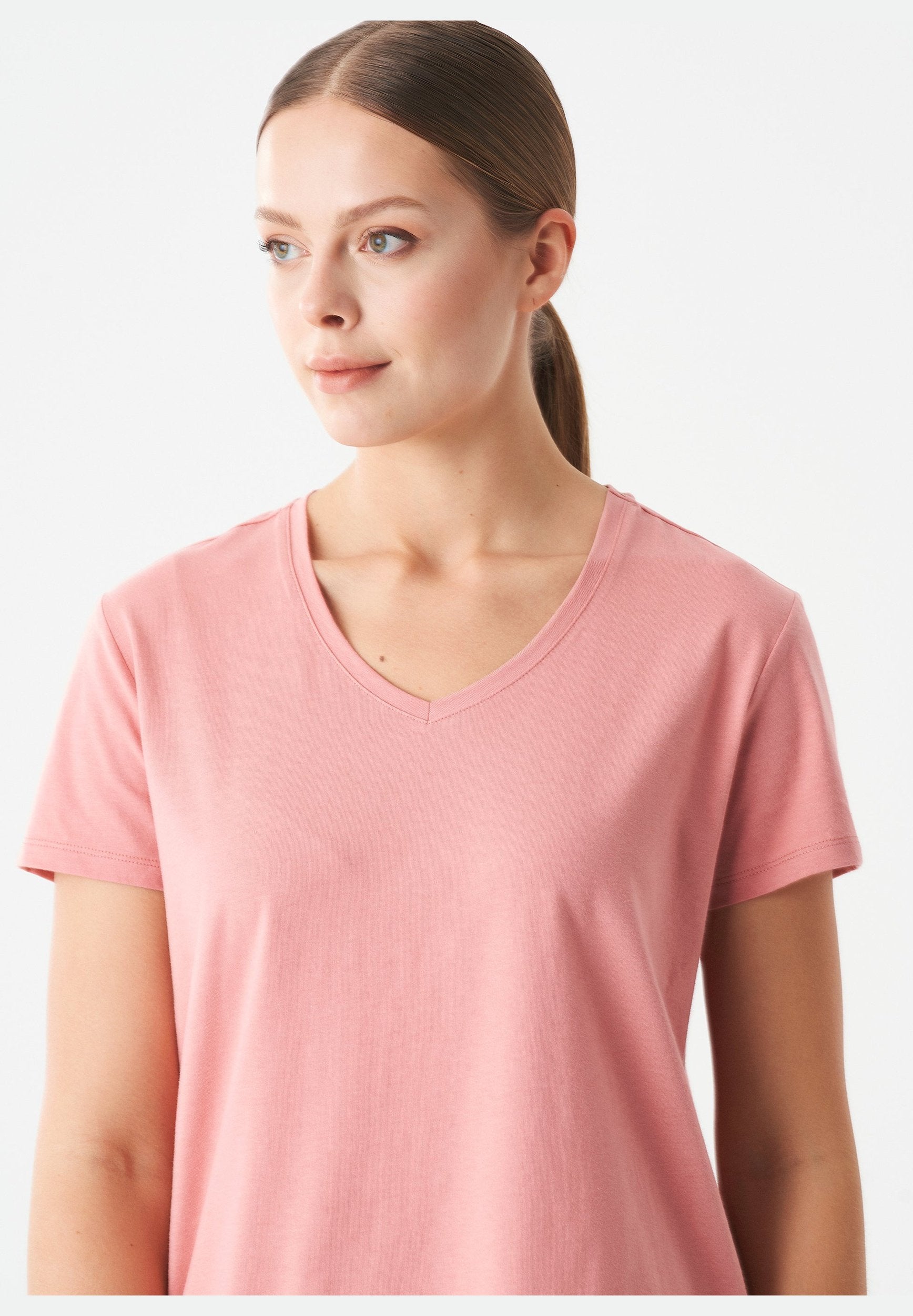 TUBA Basic T-Shirt aus Bio-Baumwolle mit V-Ausschnitt