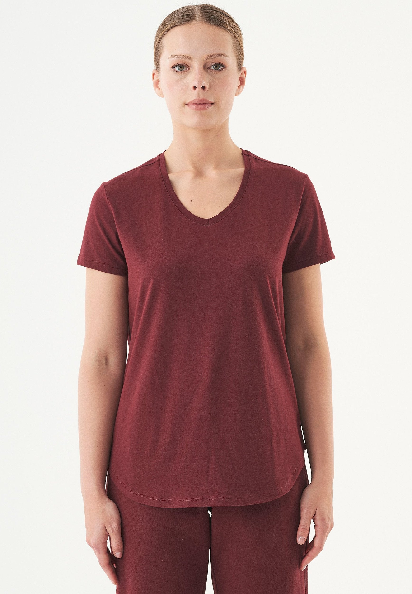 TUBA Basic T-Shirt aus Bio-Baumwolle mit V-Ausschnitt