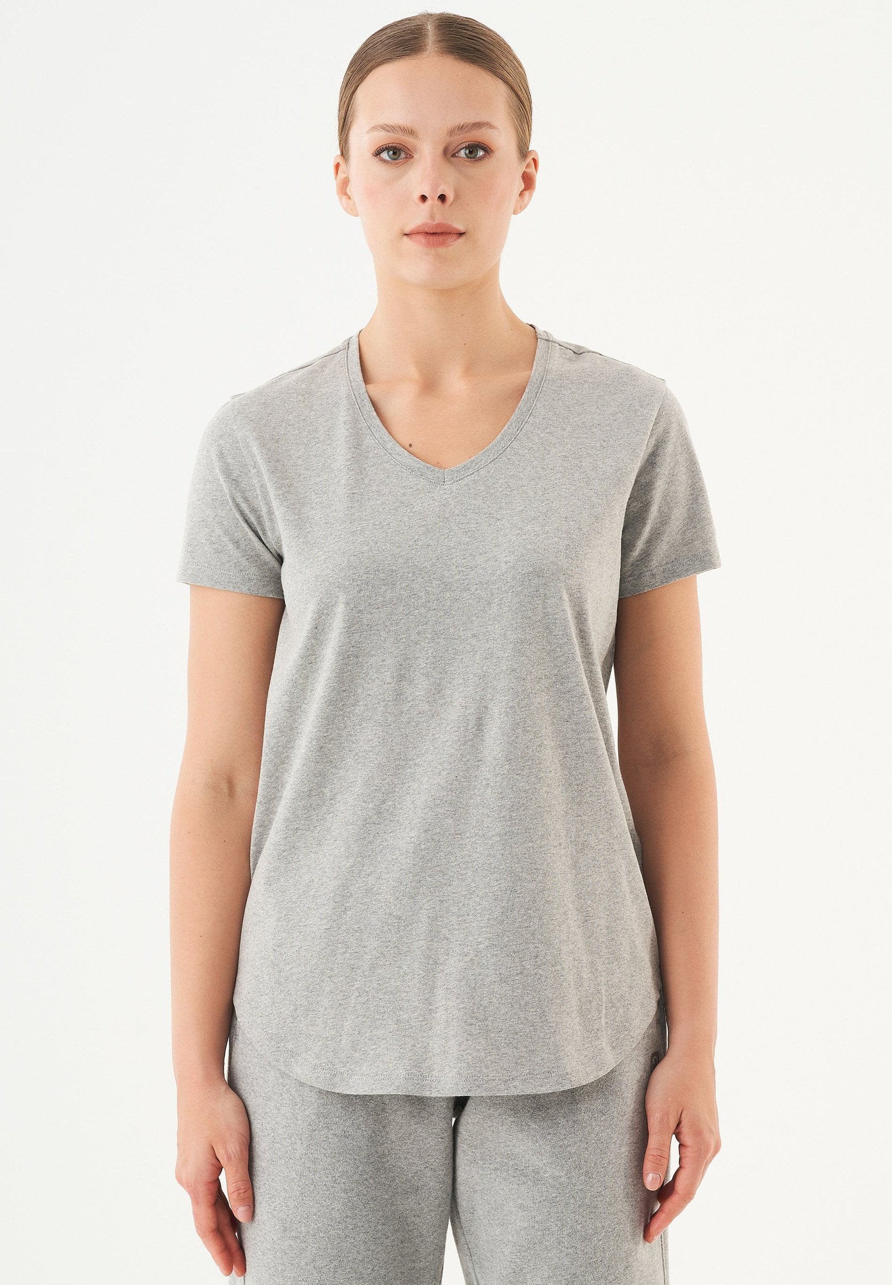 TUBA Basic T-Shirt aus Bio-Baumwolle mit V-Ausschnitt
