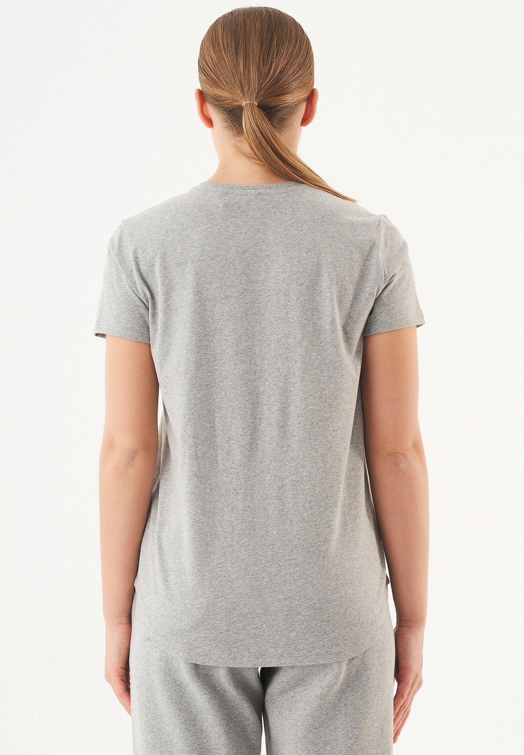 TUBA Basic T-Shirt aus Bio-Baumwolle mit V-Ausschnitt
