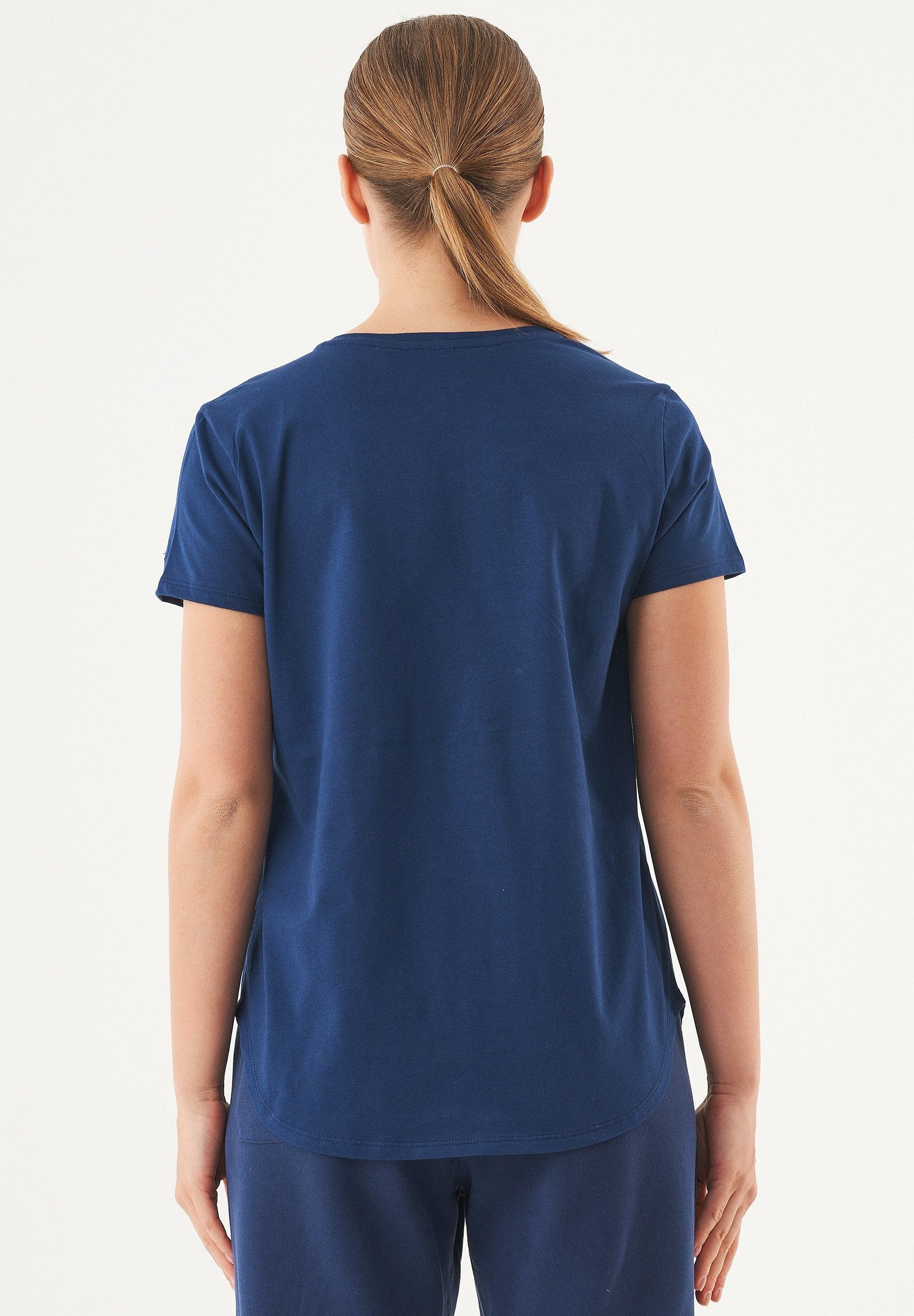 TUBA Basic T-Shirt aus Bio-Baumwolle mit V-Ausschnitt
