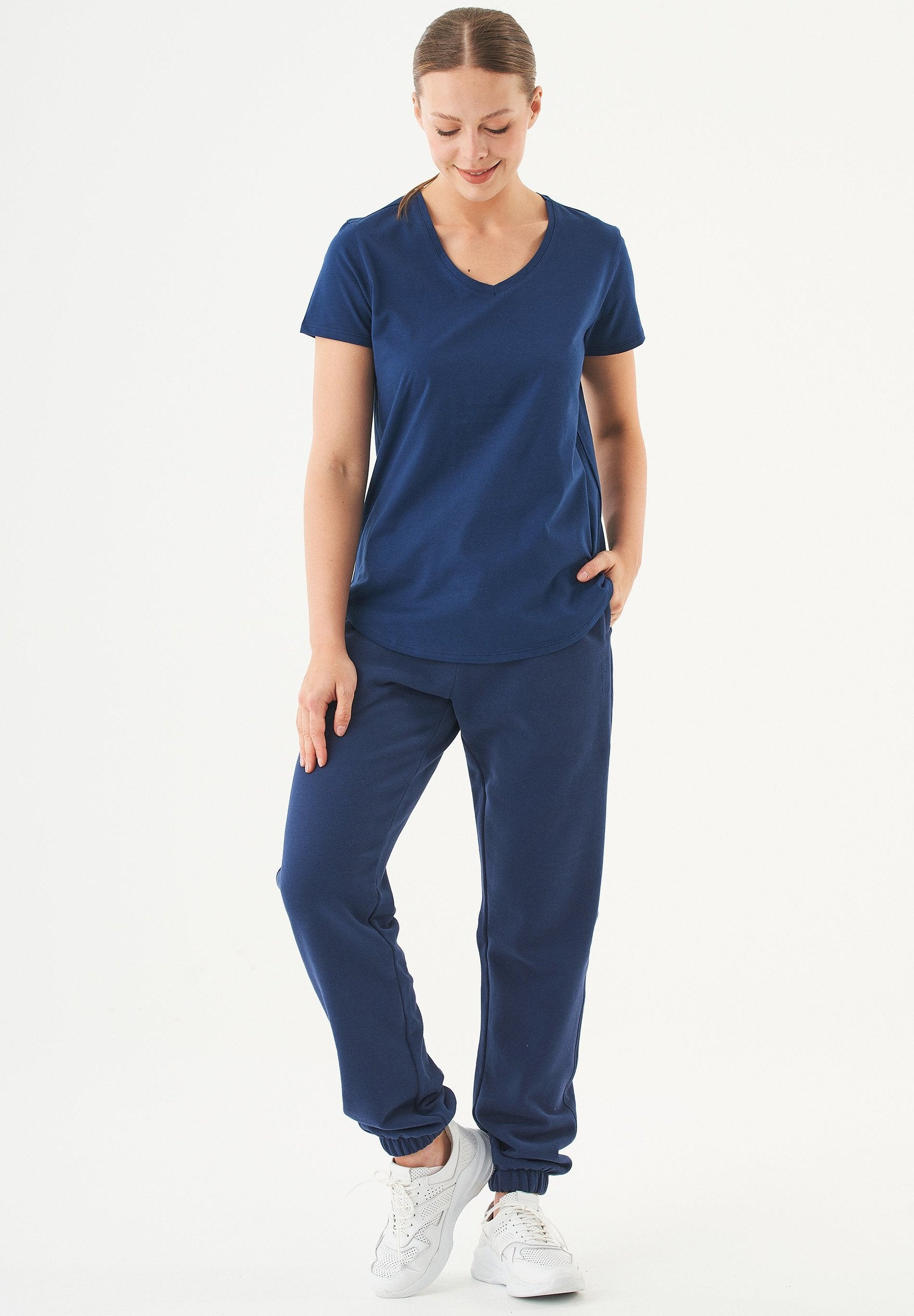 TUBA Basic T-Shirt aus Bio-Baumwolle mit V-Ausschnitt