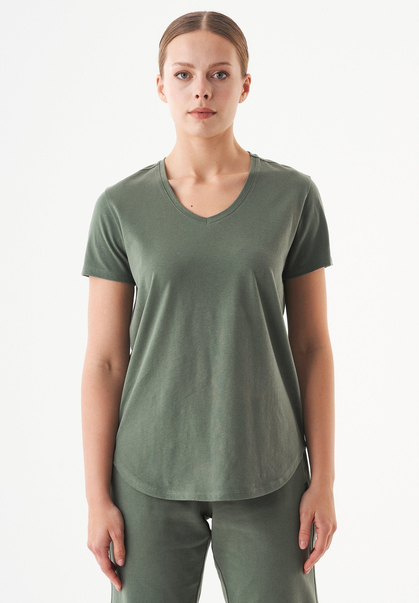 TUBA Basic T-Shirt aus Bio-Baumwolle mit V-Ausschnitt