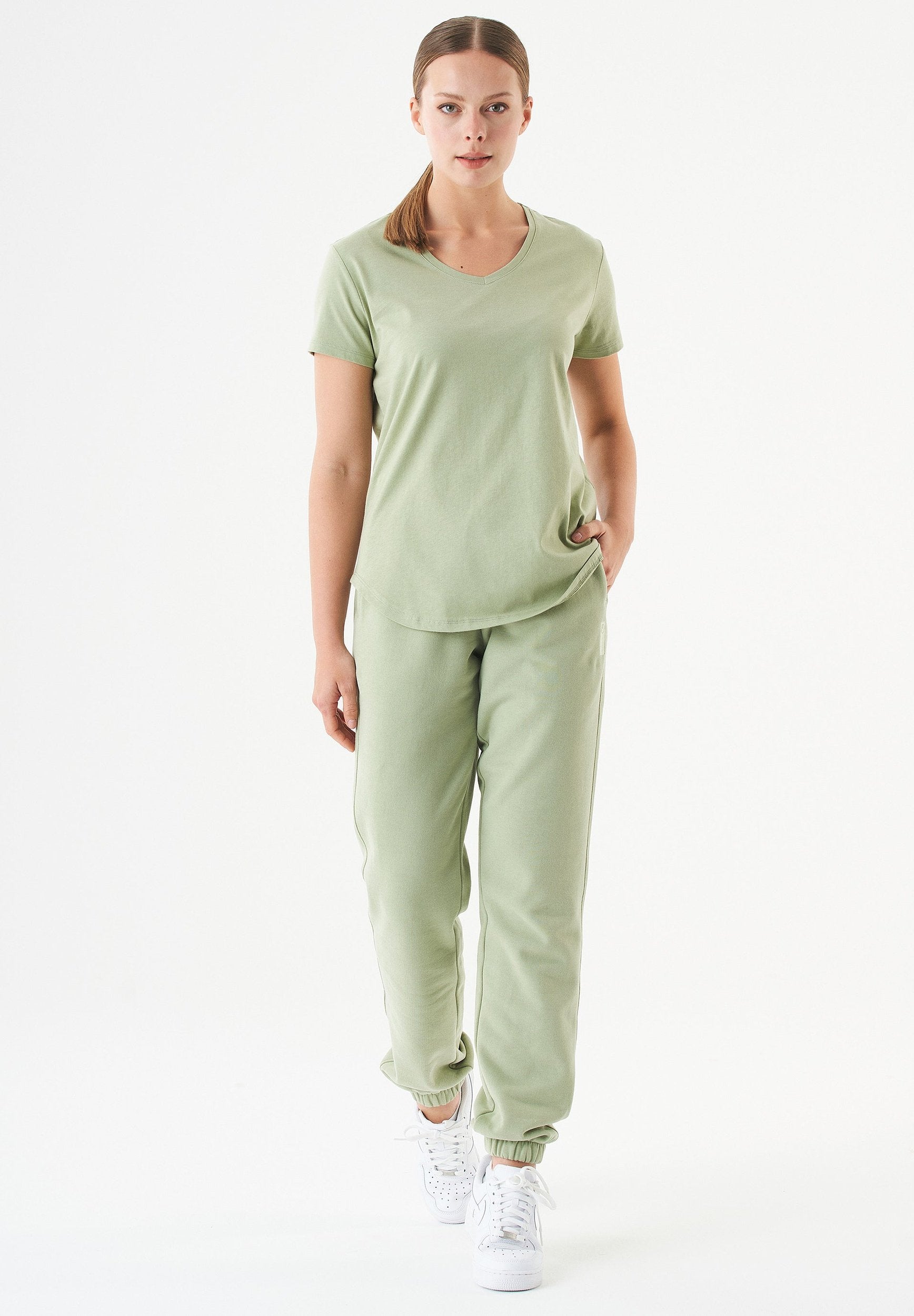 TUBA Basic T-Shirt aus Bio-Baumwolle mit V-Ausschnitt