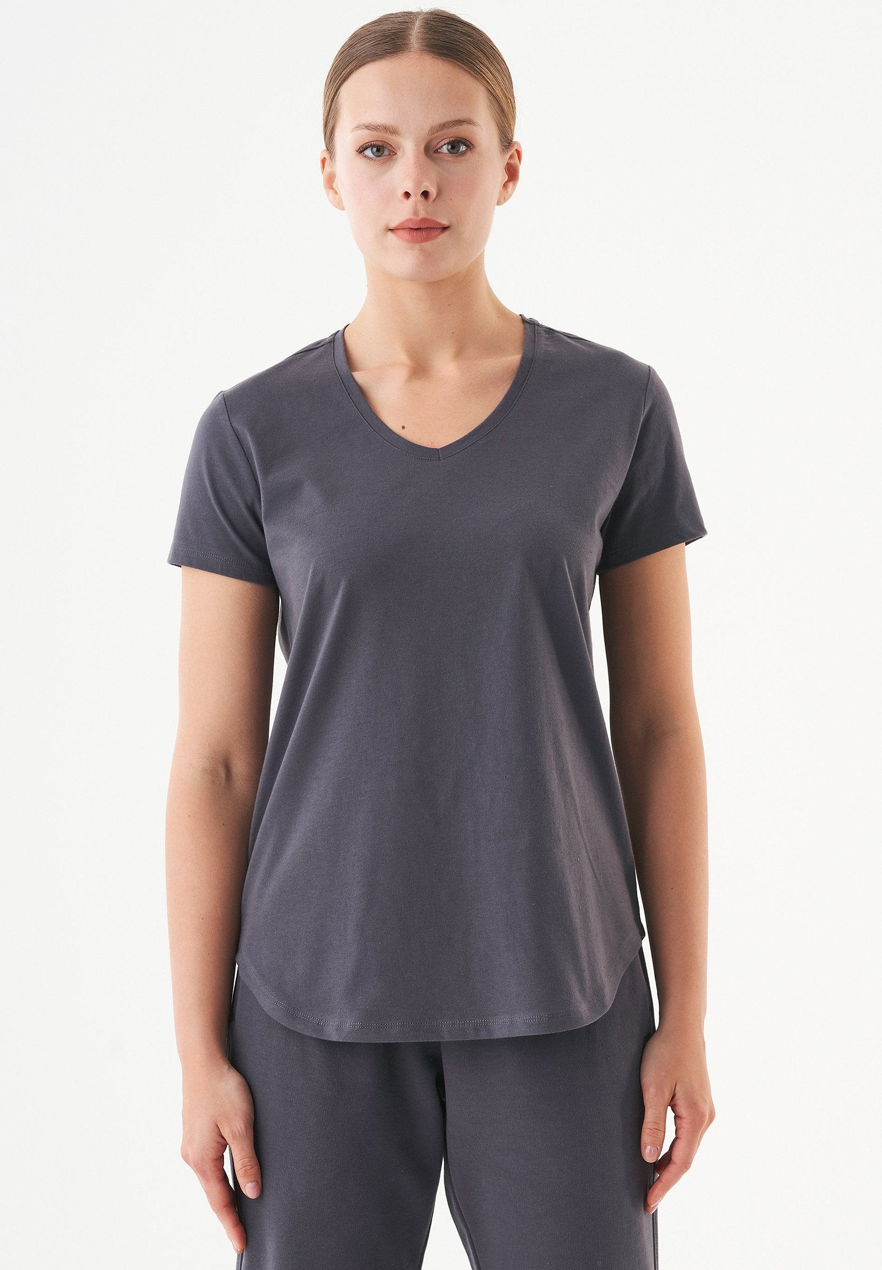 TUBA Basic T-Shirt aus Bio-Baumwolle mit V-Ausschnitt