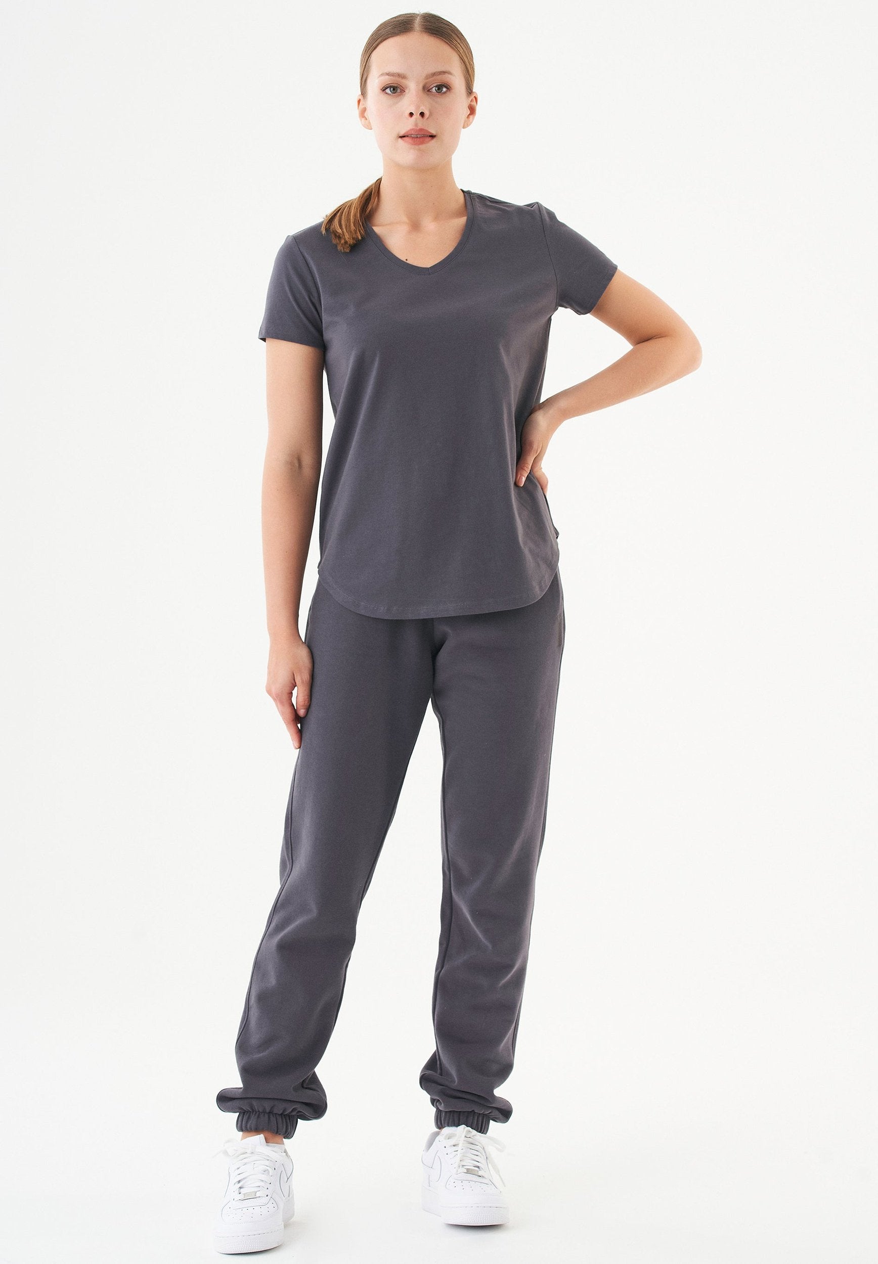 TUBA Basic T-Shirt aus Bio-Baumwolle mit V-Ausschnitt
