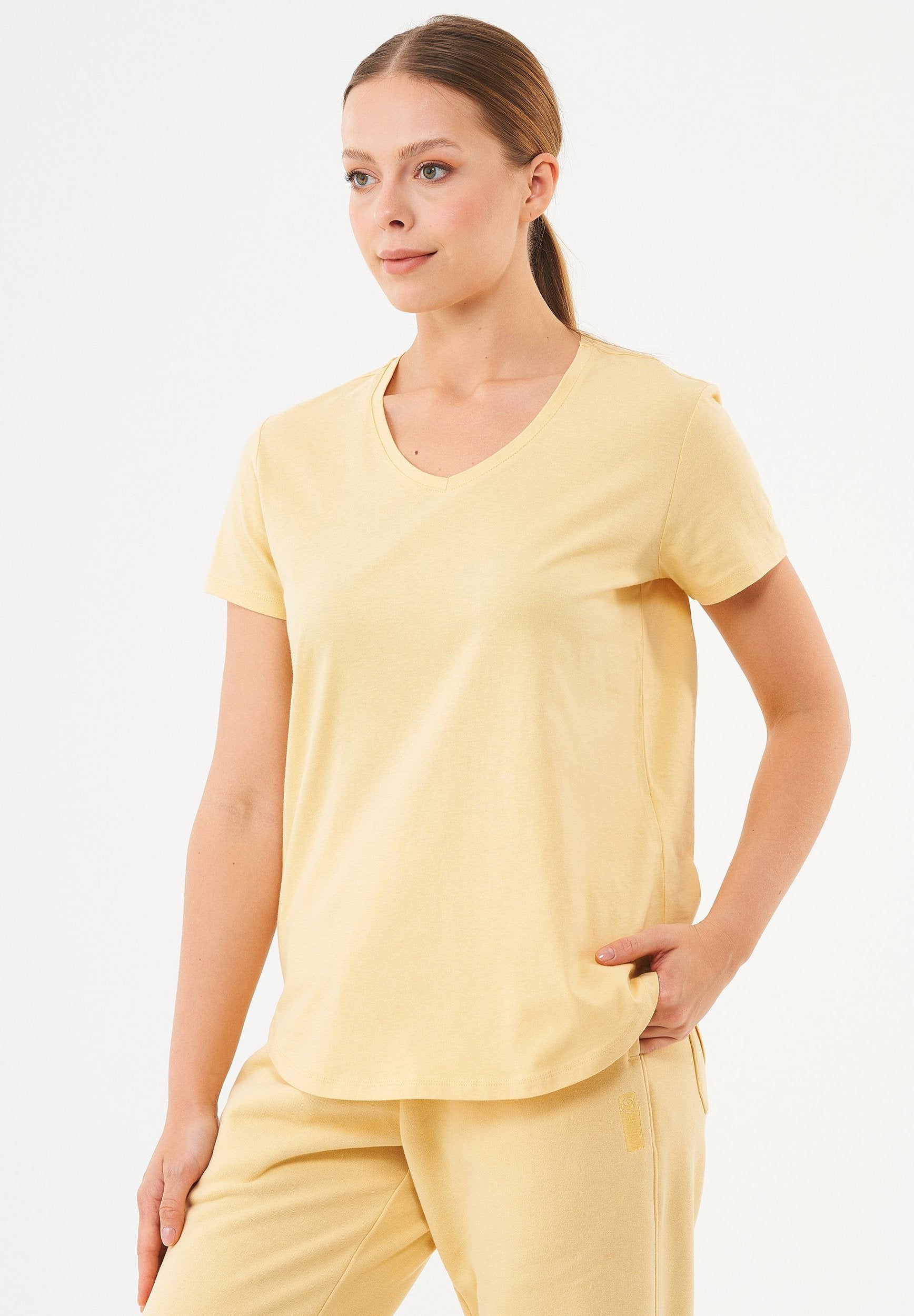 TUBA Basic T-Shirt aus Bio-Baumwolle mit V-Ausschnitt