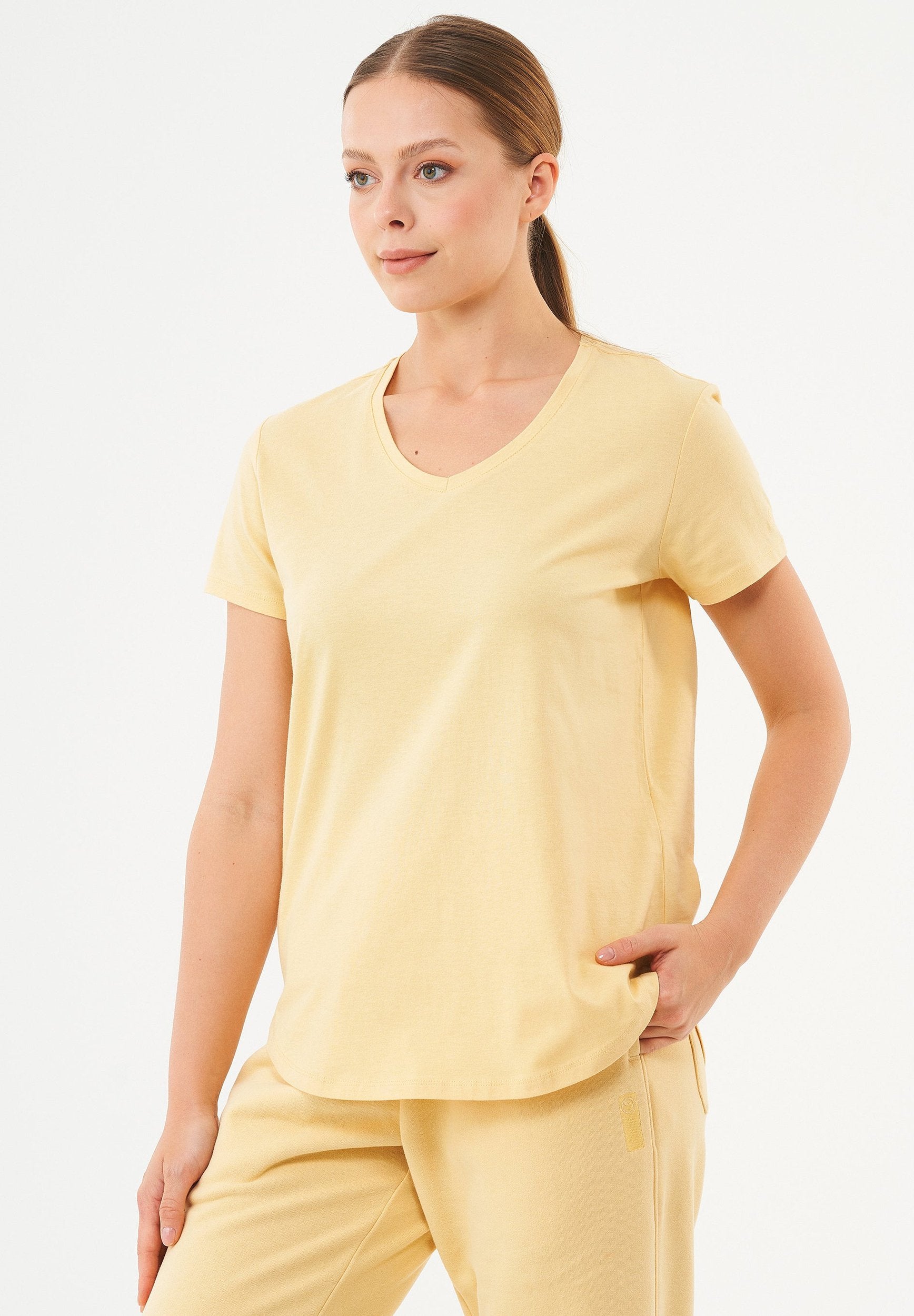 TUBA- Basic T-Shirt aus Bio-Baumwolle mit V-Ausschnitt