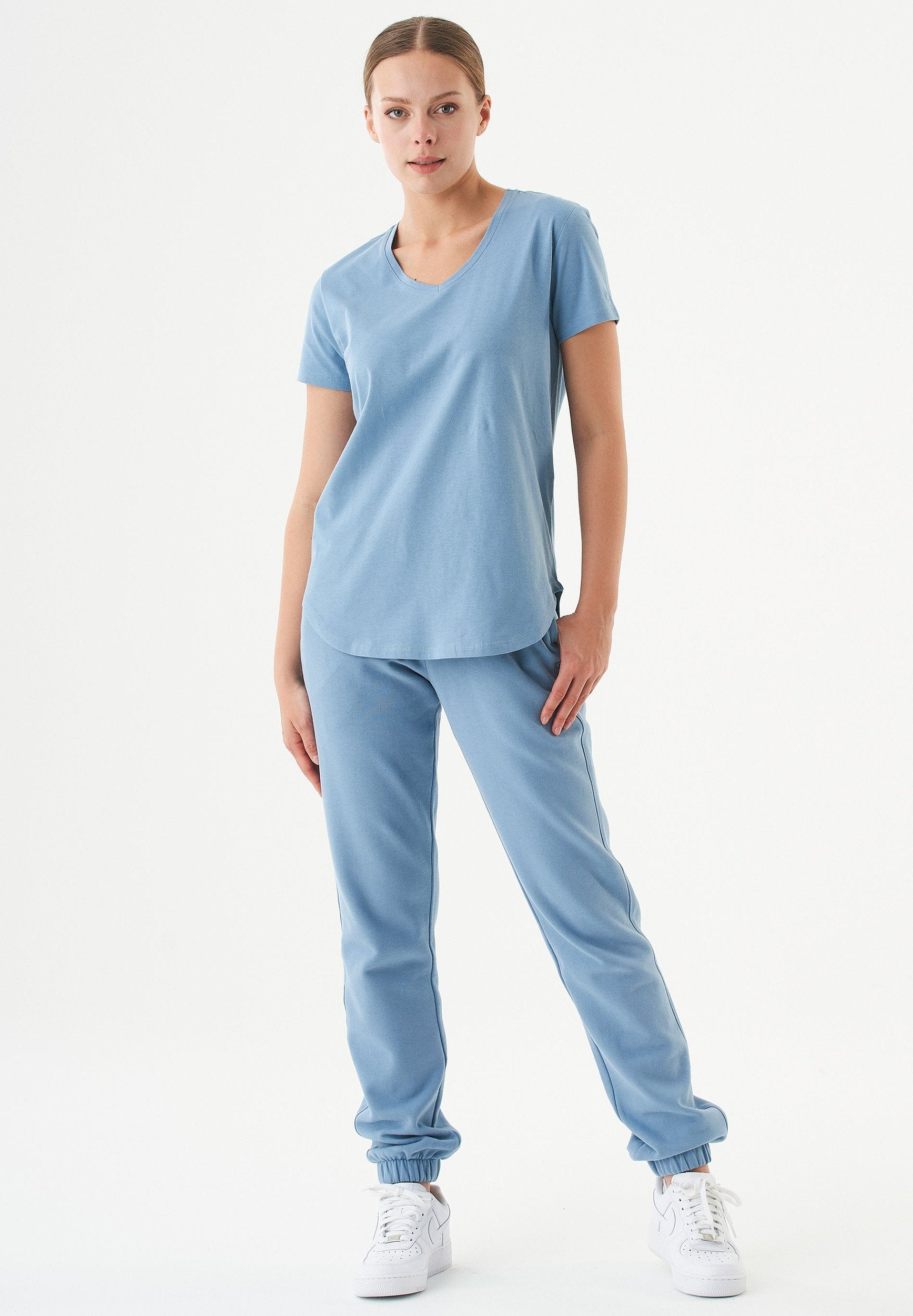 TUBA Basic T-Shirt aus Bio-Baumwolle mit V-Ausschnitt