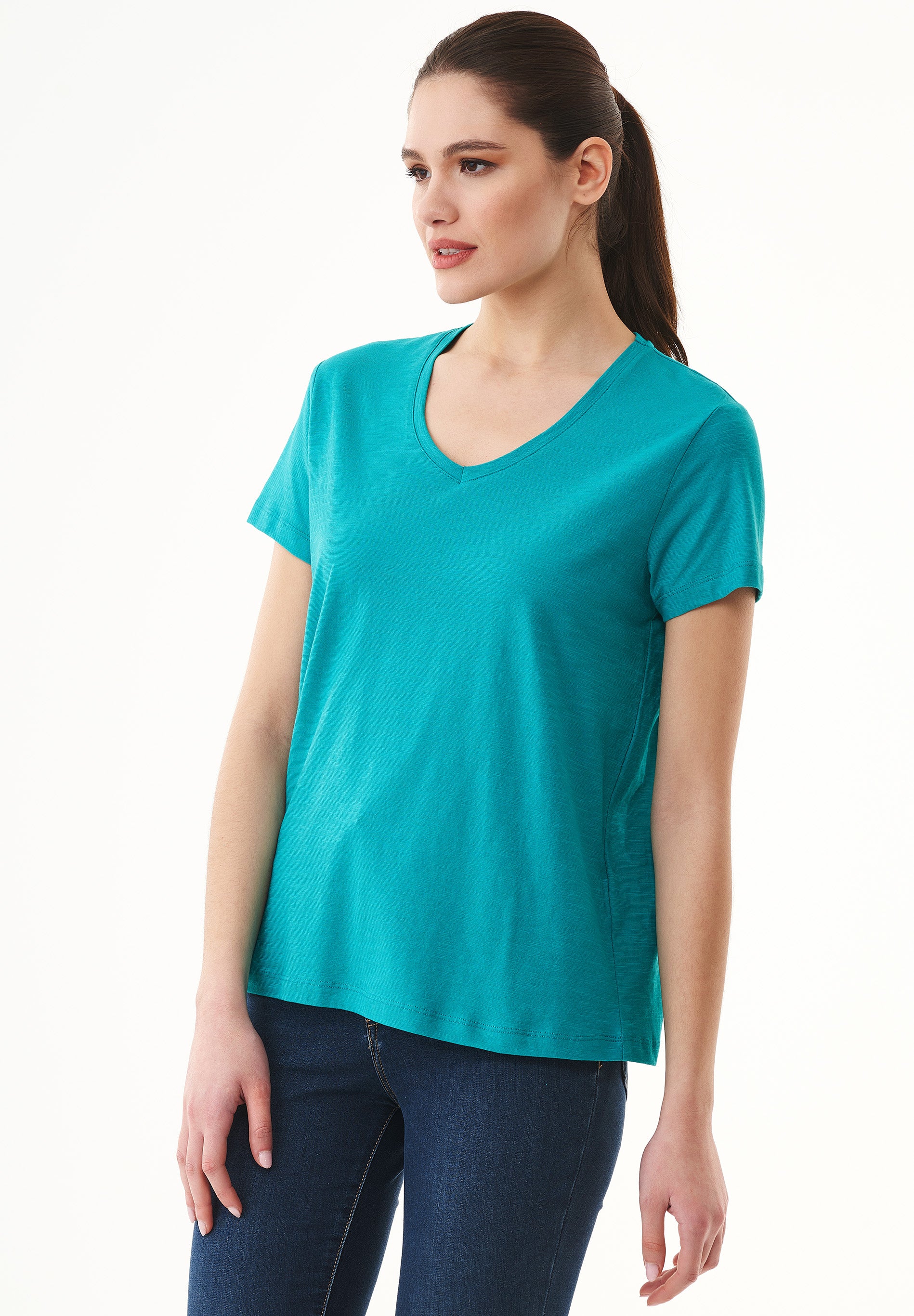 Basic T-Shirt aus Bio-Baumwolle mit V-Ausschnitt