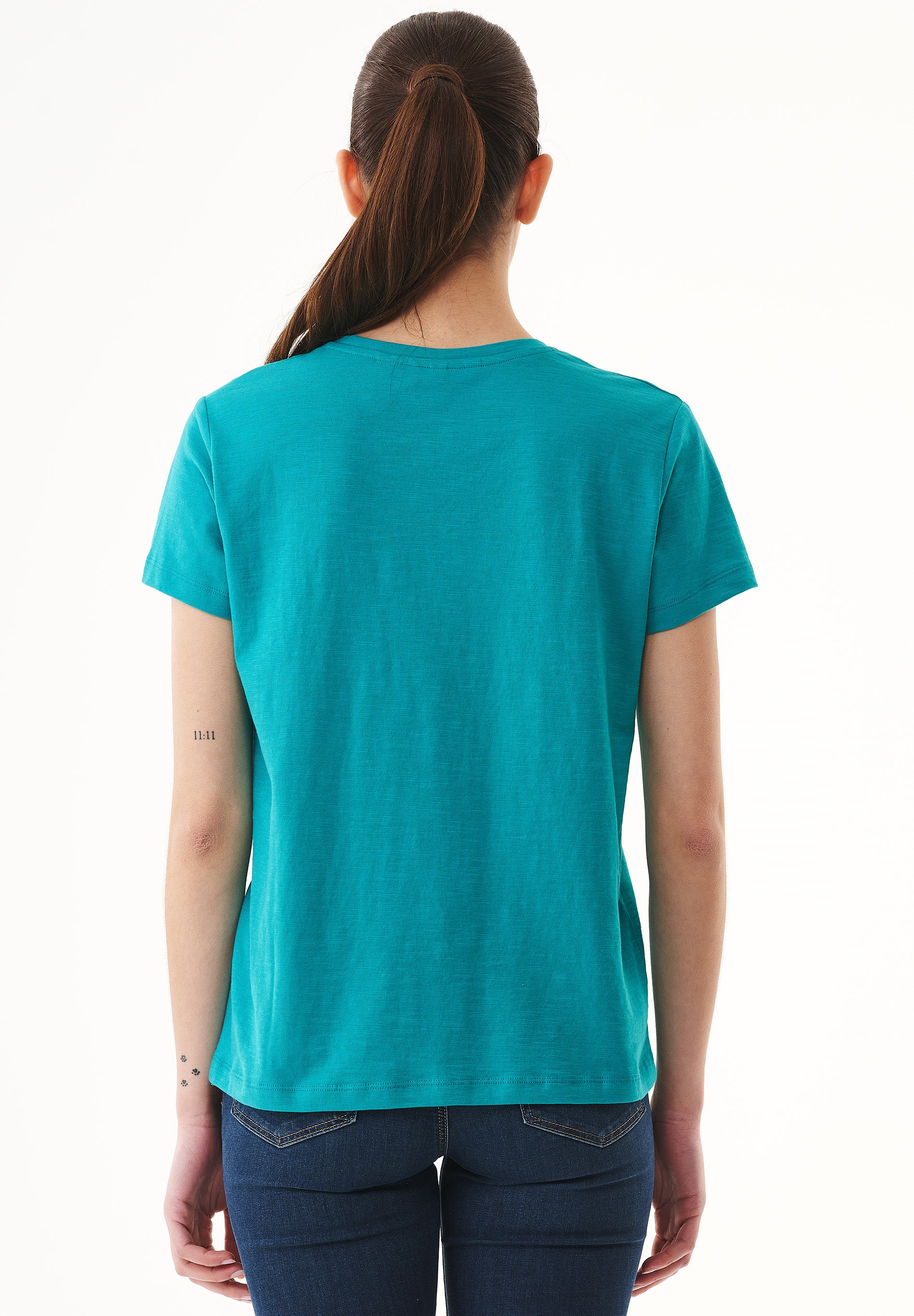 Basic T-Shirt aus Bio-Baumwolle mit V-Ausschnitt