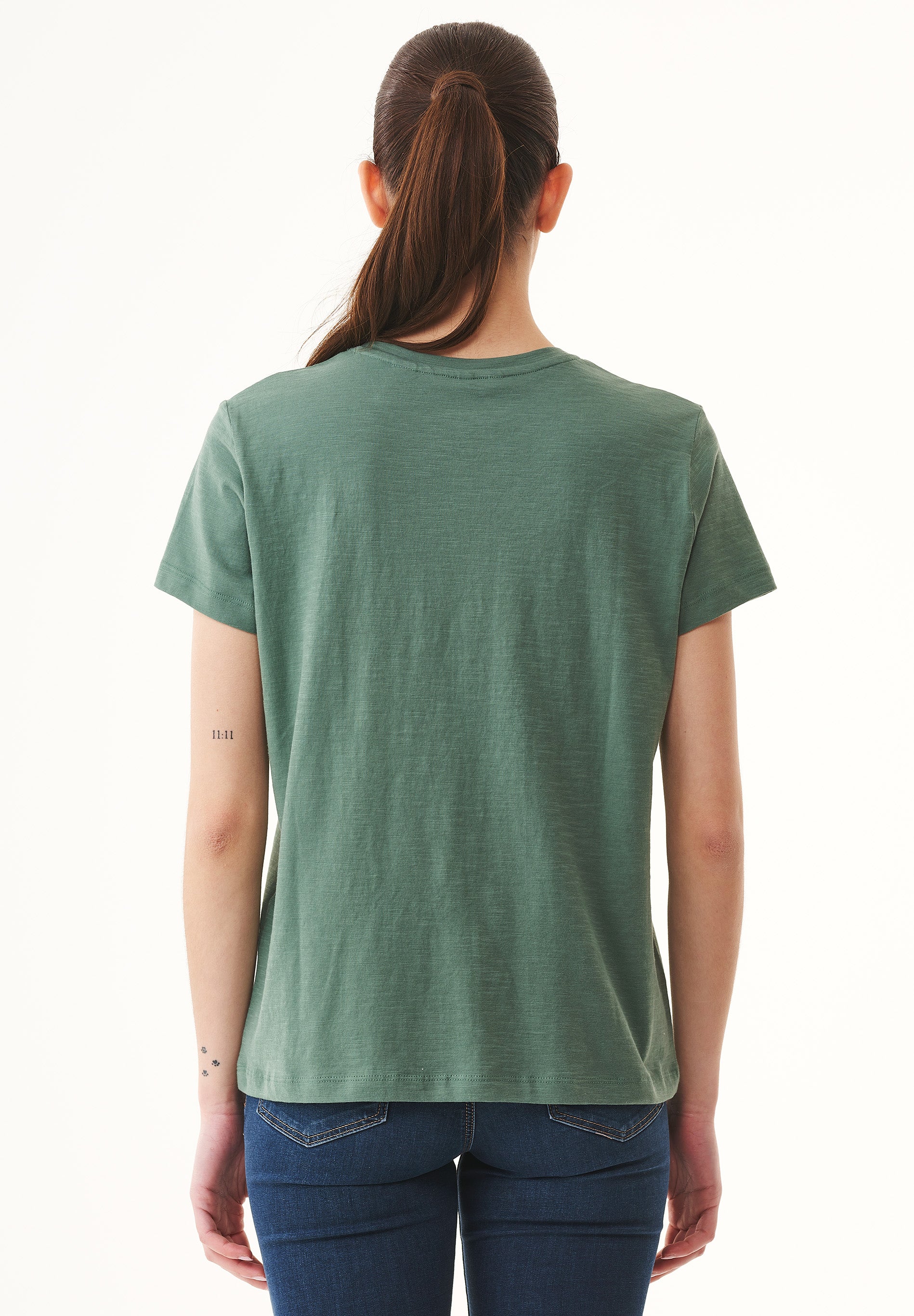 Basic T-Shirt aus Bio-Baumwolle mit V-Ausschnitt