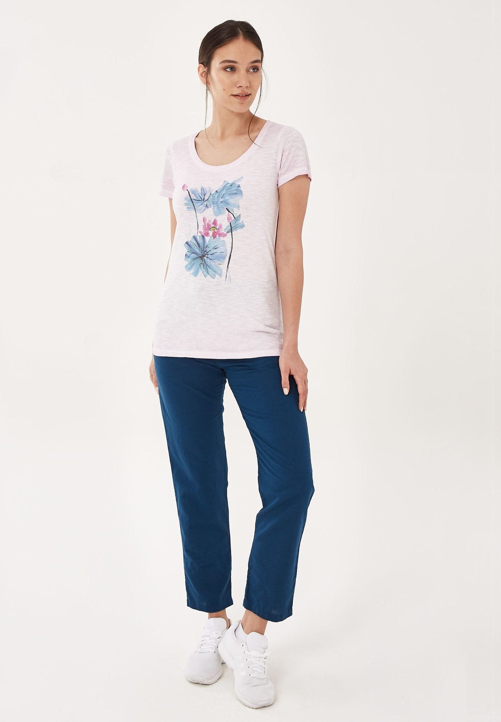 Garment Dyed T-Shirt aus Bio-Baumwolle mit Blumen-Print