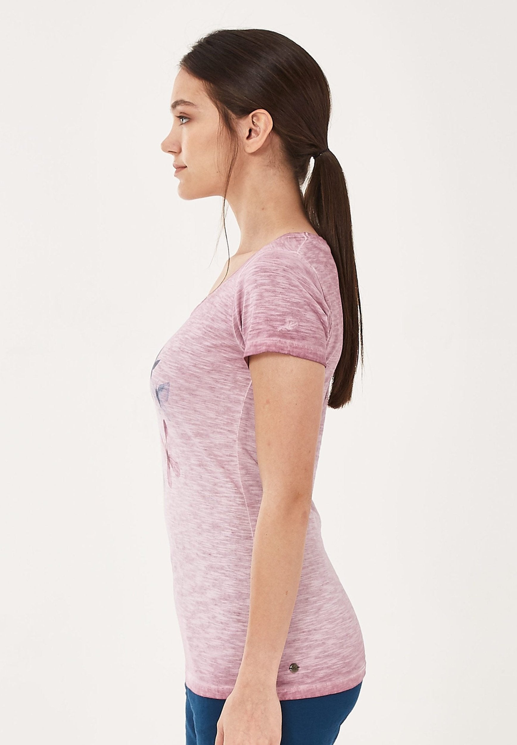 Garment Dyed T-Shirt aus Bio-Baumwolle mit Schmetterling-Print