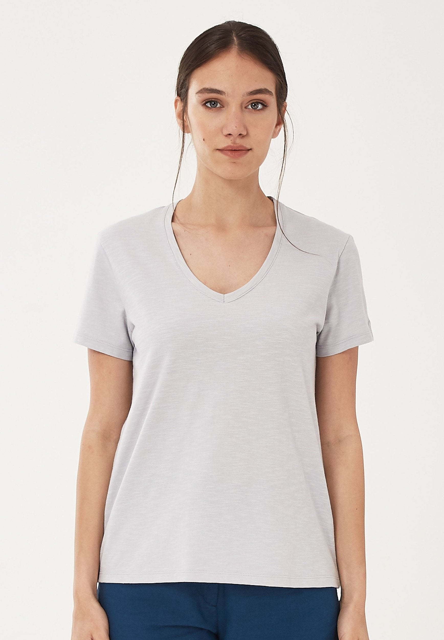 Basic T-Shirt aus Bio-Baumwolle mit V-Ausschnitt