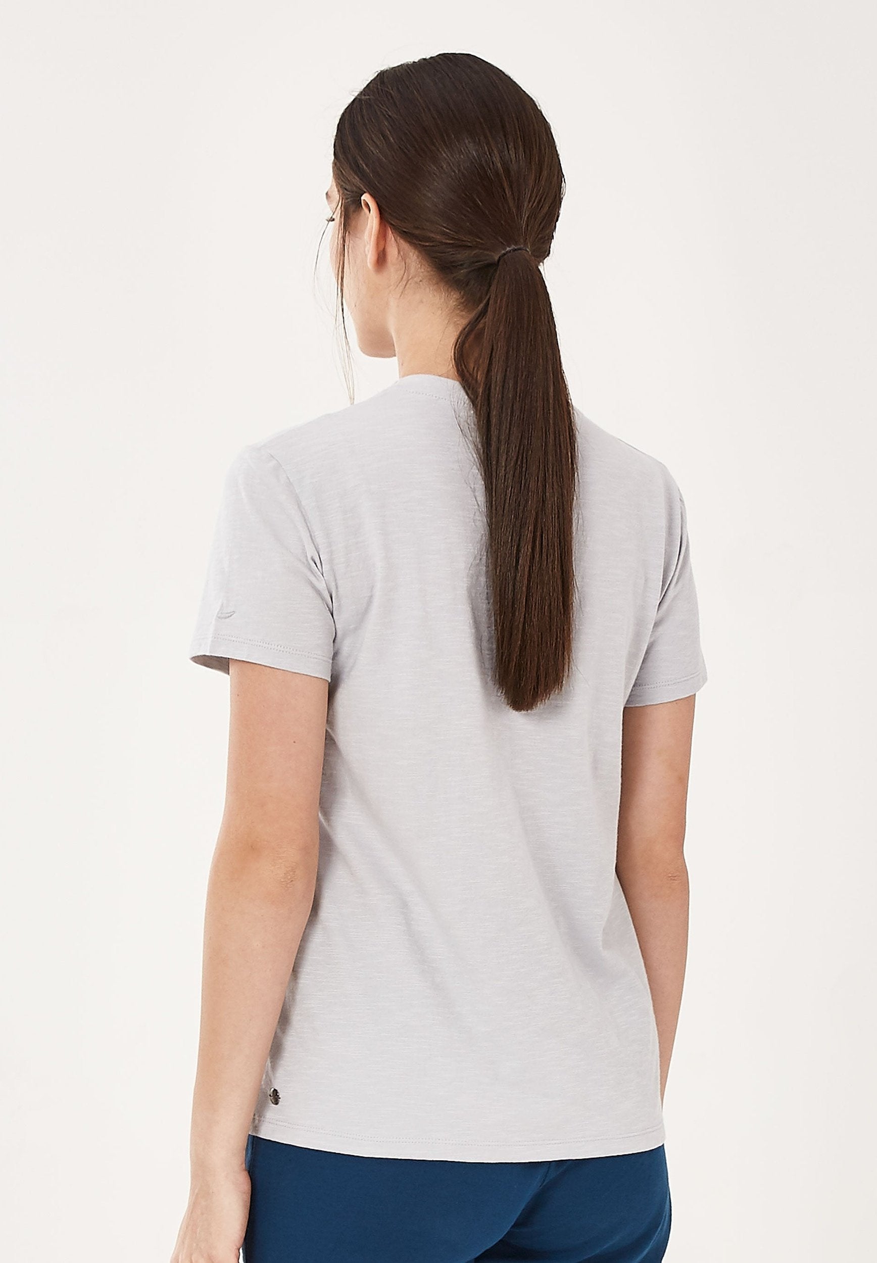 Basic T-Shirt aus Bio-Baumwolle mit V-Ausschnitt