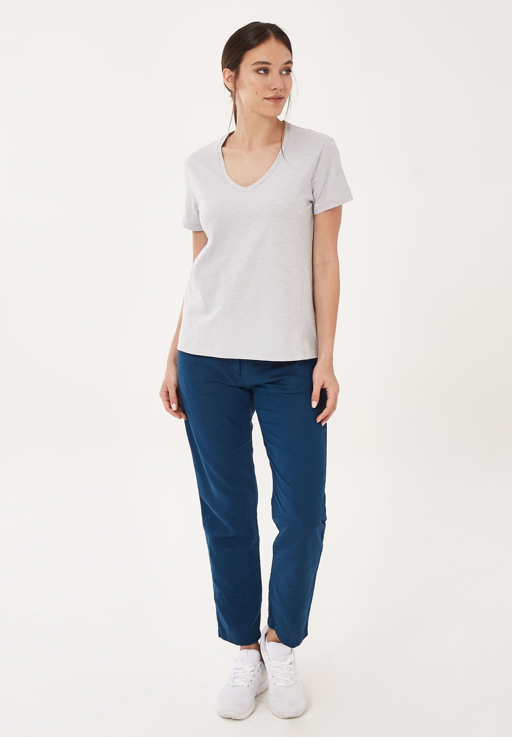 Basic T-Shirt aus Bio-Baumwolle mit V-Ausschnitt