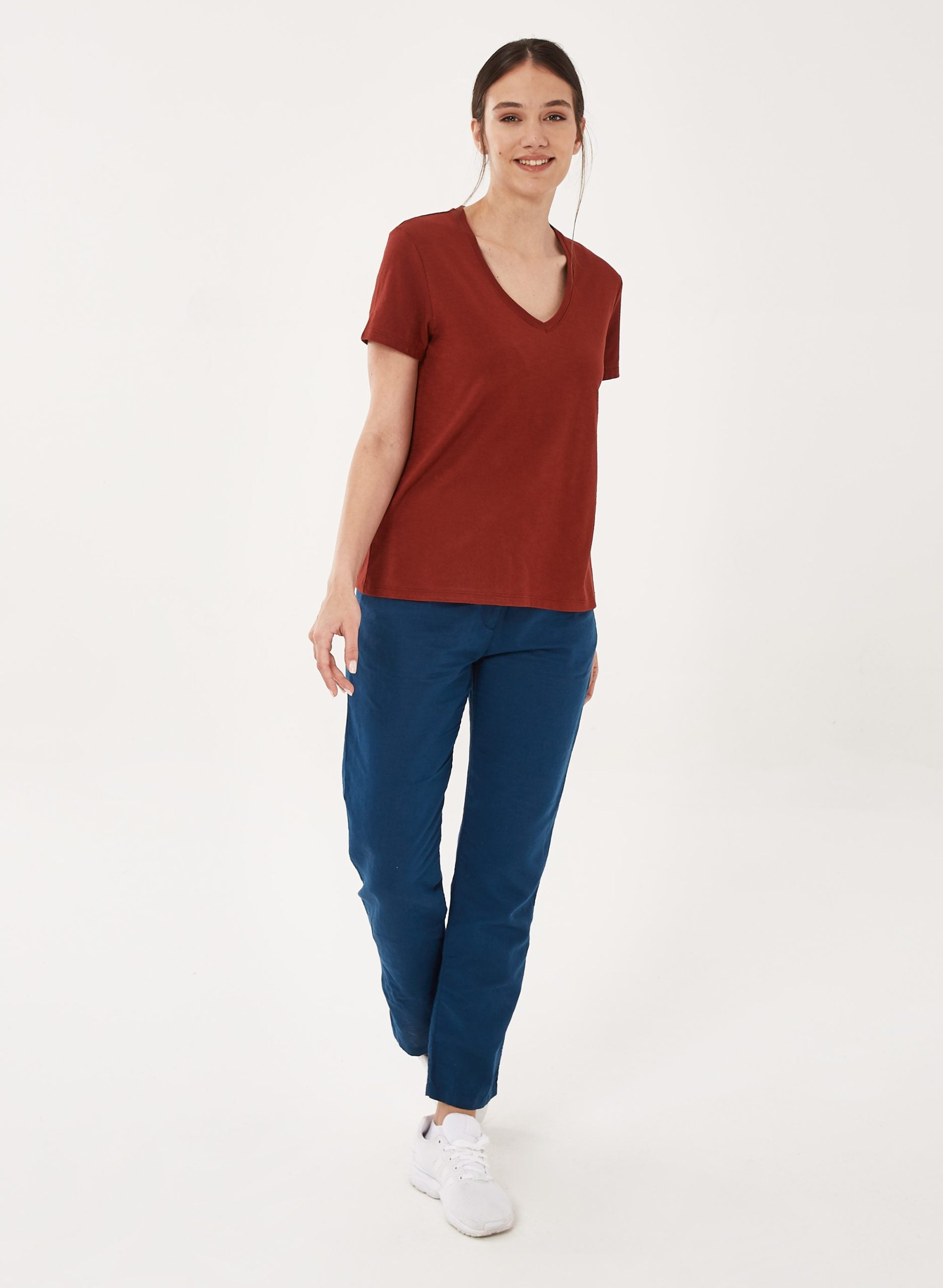 Basic T-Shirt aus Bio-Baumwolle mit V-Ausschnitt