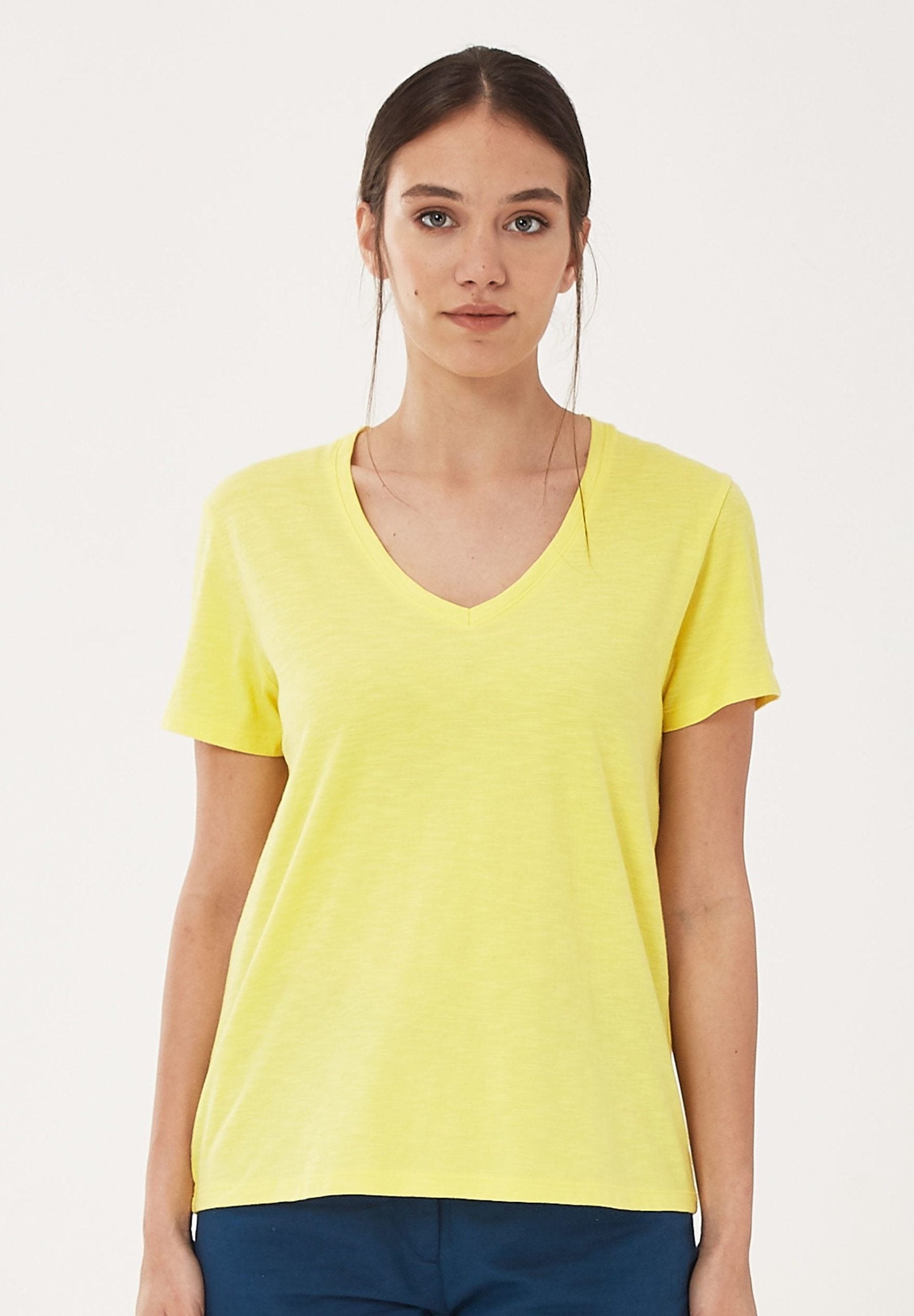 Basic T-Shirt aus Bio-Baumwolle mit V-Ausschnitt | Nachhaltige Damenmode