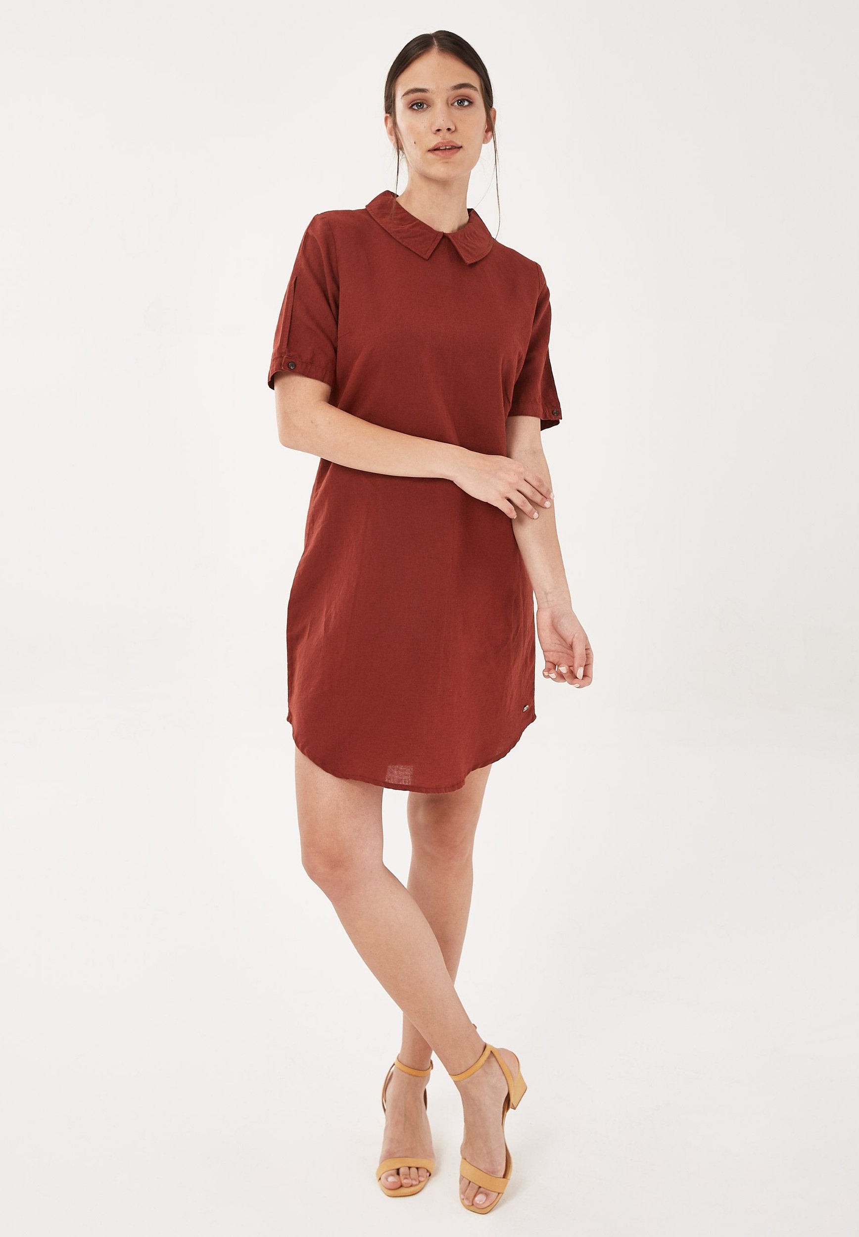 Kleid aus Leinen-Mix mit Bubikragen