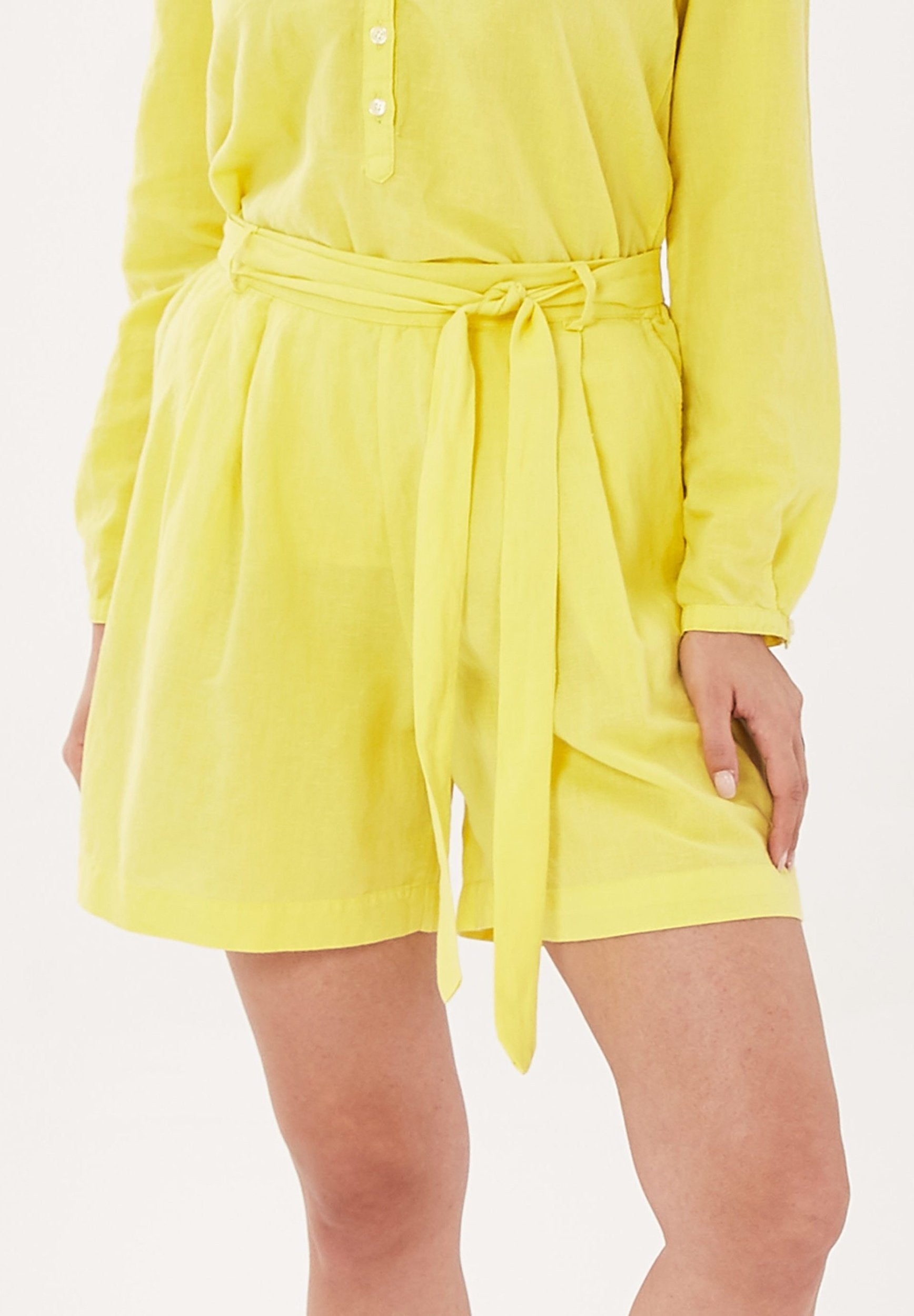 Shorts aus Leinengemisch mit Bindegürtel