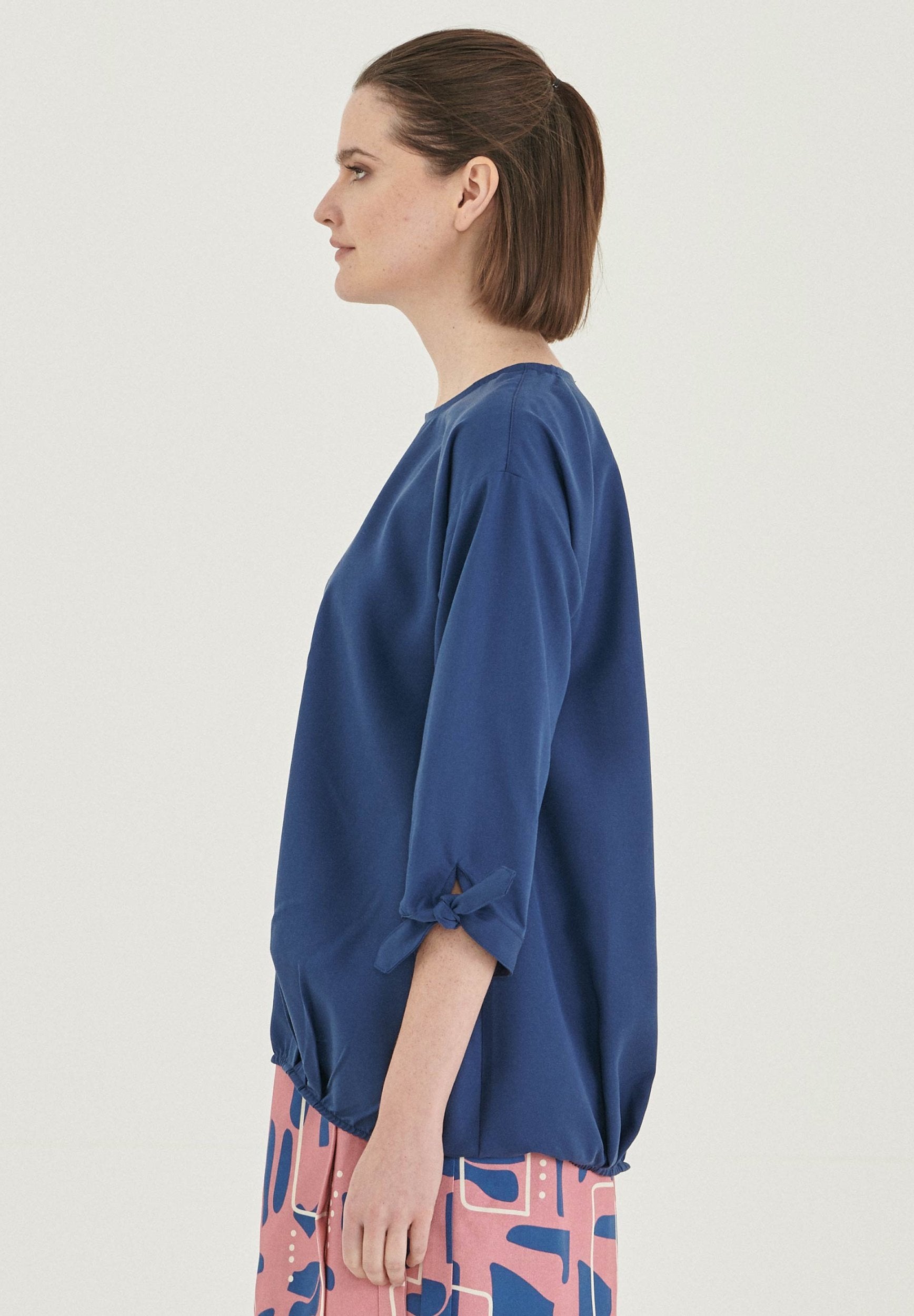 Bluse aus TENCEL™ Lyocell mit Knotendetail
